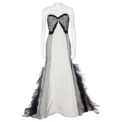 Oscar de la Renta Monochrome Embellished Silk and Lace Paneled Strapless Gown S