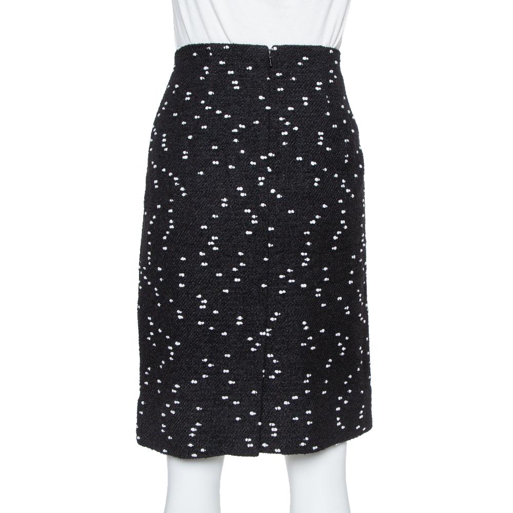 Oscar de la Renta's short skirt can last you seasons after seasons and can be styled in multiple ways. The creation is made from tweed and features a speckled pattern. Style it with a satin shirt and pumps for a chic appeal.

