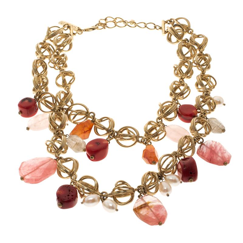 Designed with multicoloured stones and faux pearls, this Oscar De La Renta necklace is great to add some colour to your day time looks and even to dress up your party outfits. Constructed in gold tone chain in two strands, the stones hang through