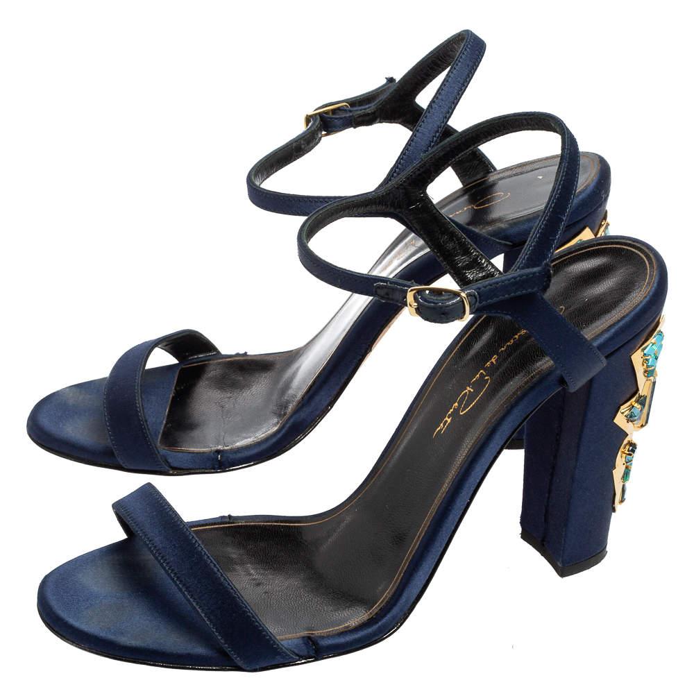Oscar de la Renta Navy Blue Satin Lemmy Embellished Ankle Strap Sandal Size 37.5 In Good Condition In Dubai, Al Qouz 2