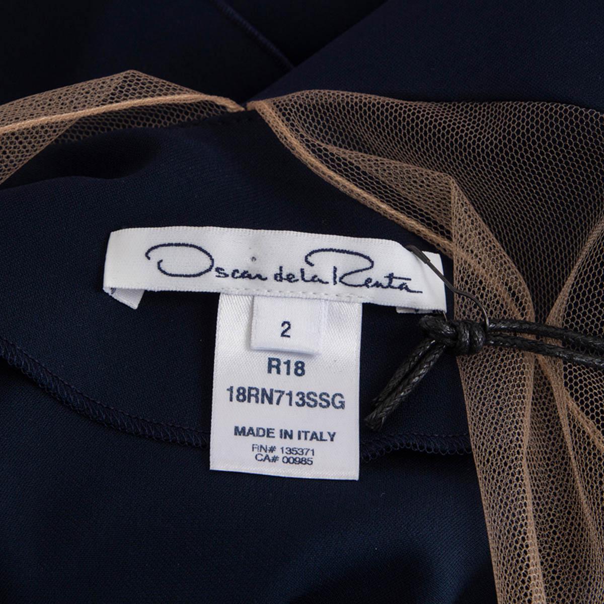 OSCAR DE LA RENTA navy blue silk OFF HOULDER RUFFLE Blouse Shirt 2 XS In Excellent Condition For Sale In Zürich, CH