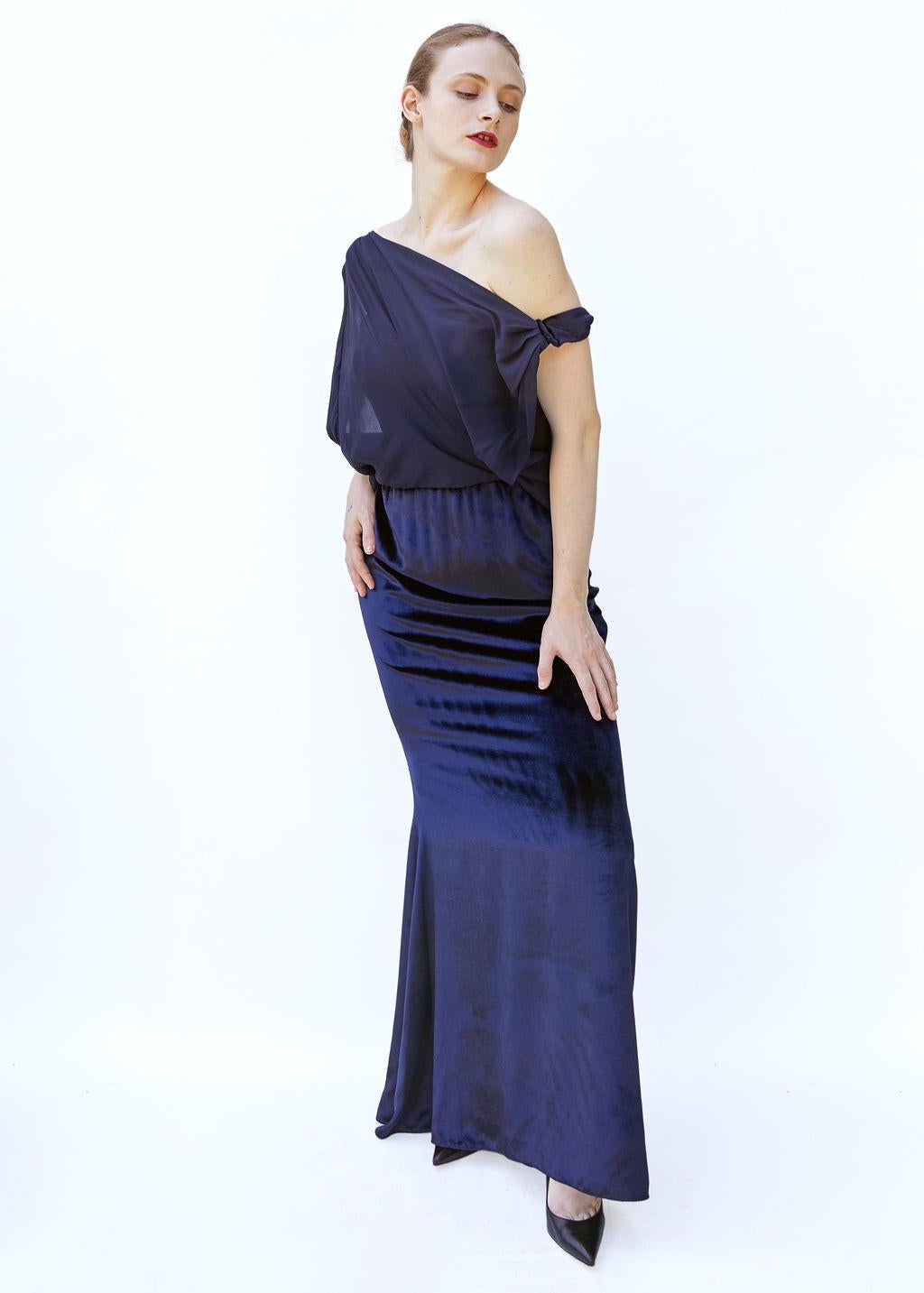 Oscar De La Renta Navy Velvet & Chiffon Gown For Sale 2