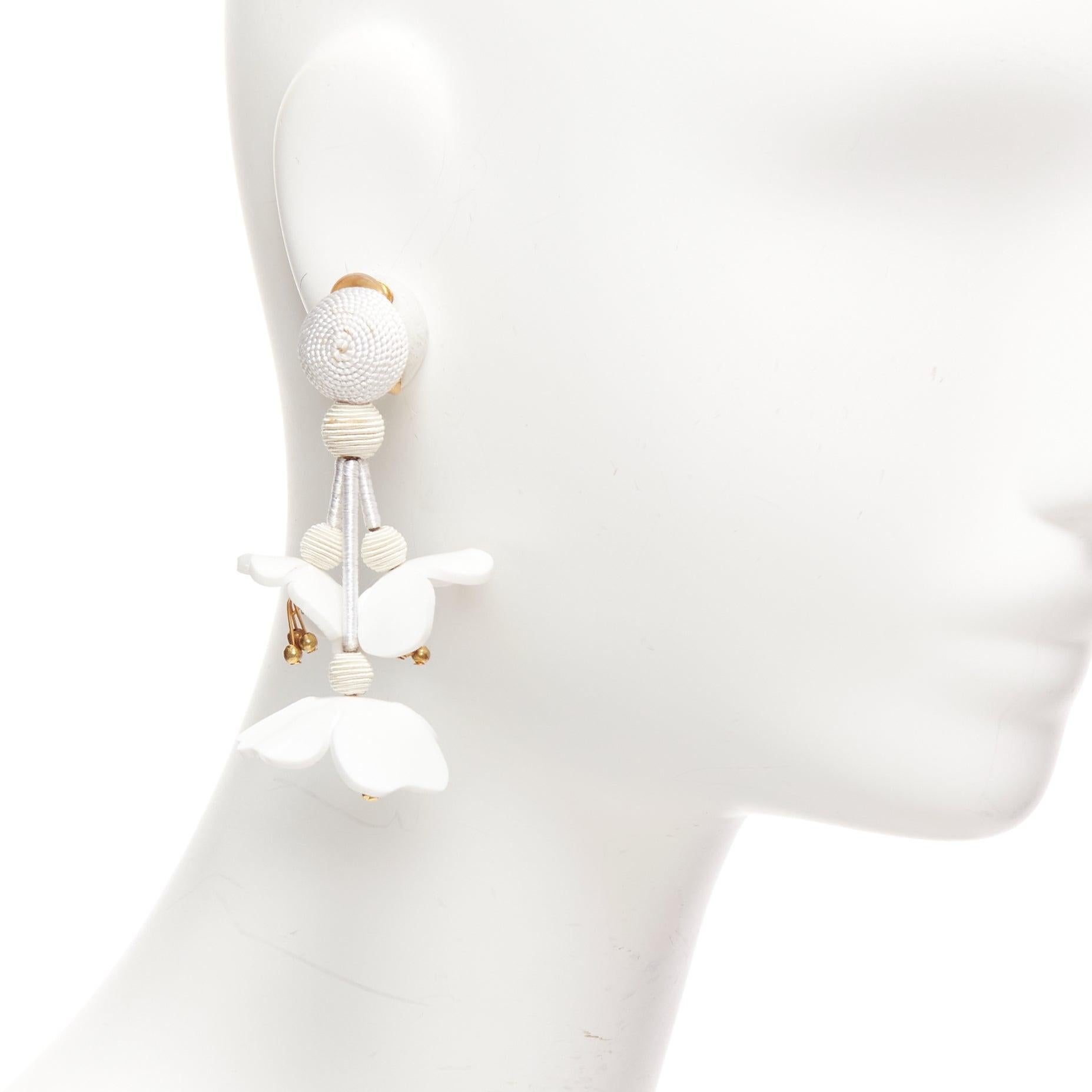 OSCAR DE LA RENTA Nuevos white acrylic gold beads floral clip on earrings Pair
Reference: AAWC/A01071
Brand: Oscar de la Renta
Material: Acrylic, Metal
Color: White, Gold
Pattern: Solid
Closure: Clip On
Extra Details: White acrylic flower with gold