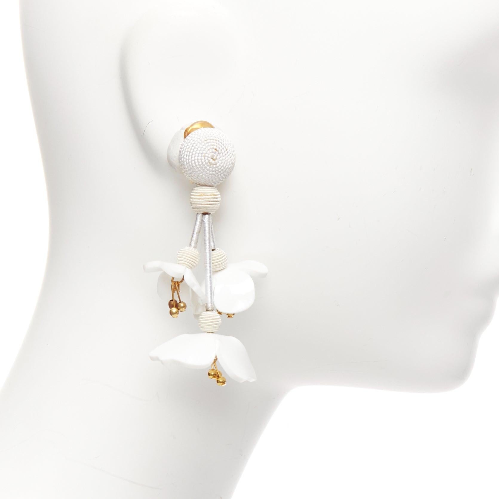 OSCAR DE LA RENTA Nuevos white acrylic gold beads floral clip on earrings Pair For Sale 1