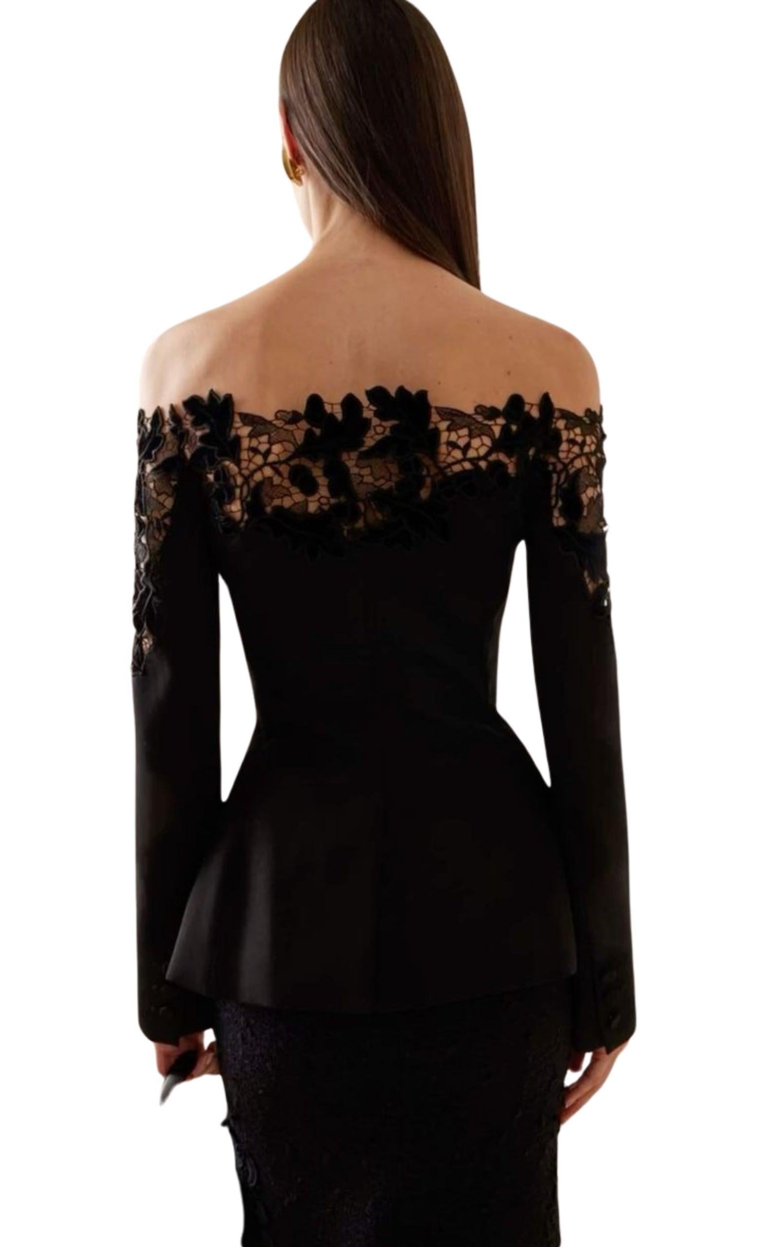 Oscar de la Renta Off-Shoulder Velvet Guipure Lace Blazer Size US 12 In New Condition For Sale In Brossard, QC