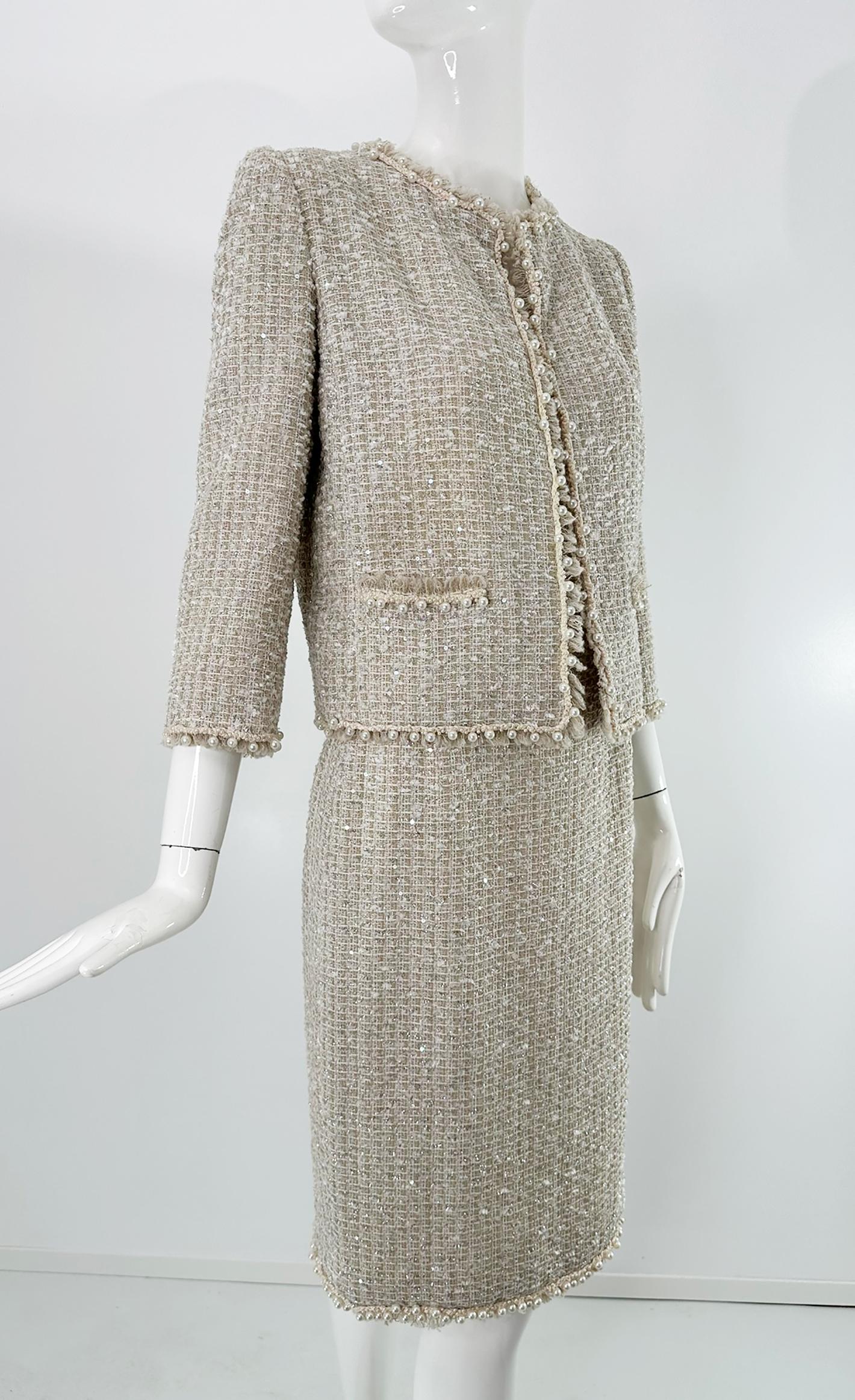 Grigio Oscar De La Renta Set di gonne in tweed con paillettes e perle, indossato in passerella in vendita