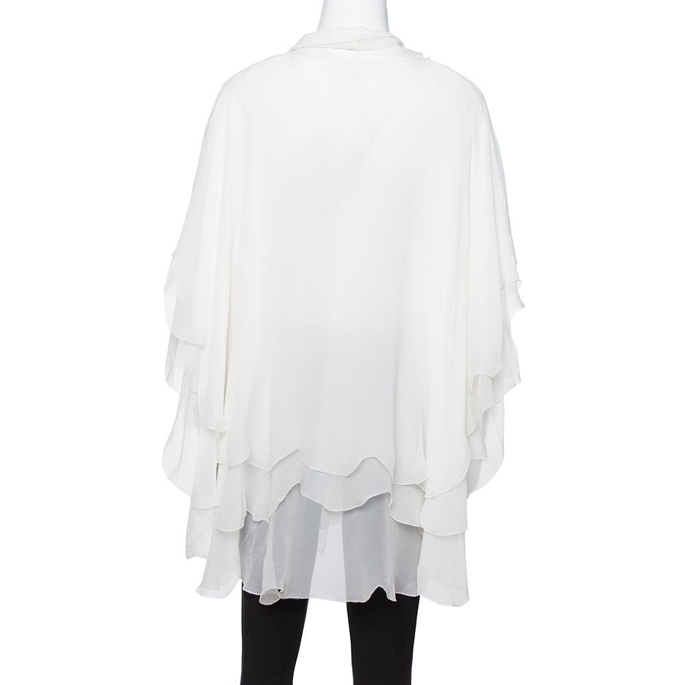 Oscar de la Renta's blouse perfectly complements your style with respect to comfort and style. This off-white blouse is so pretty that you'll look like a fashionista every time you slip into it. Flaunting an amazing layered silhouette along with a