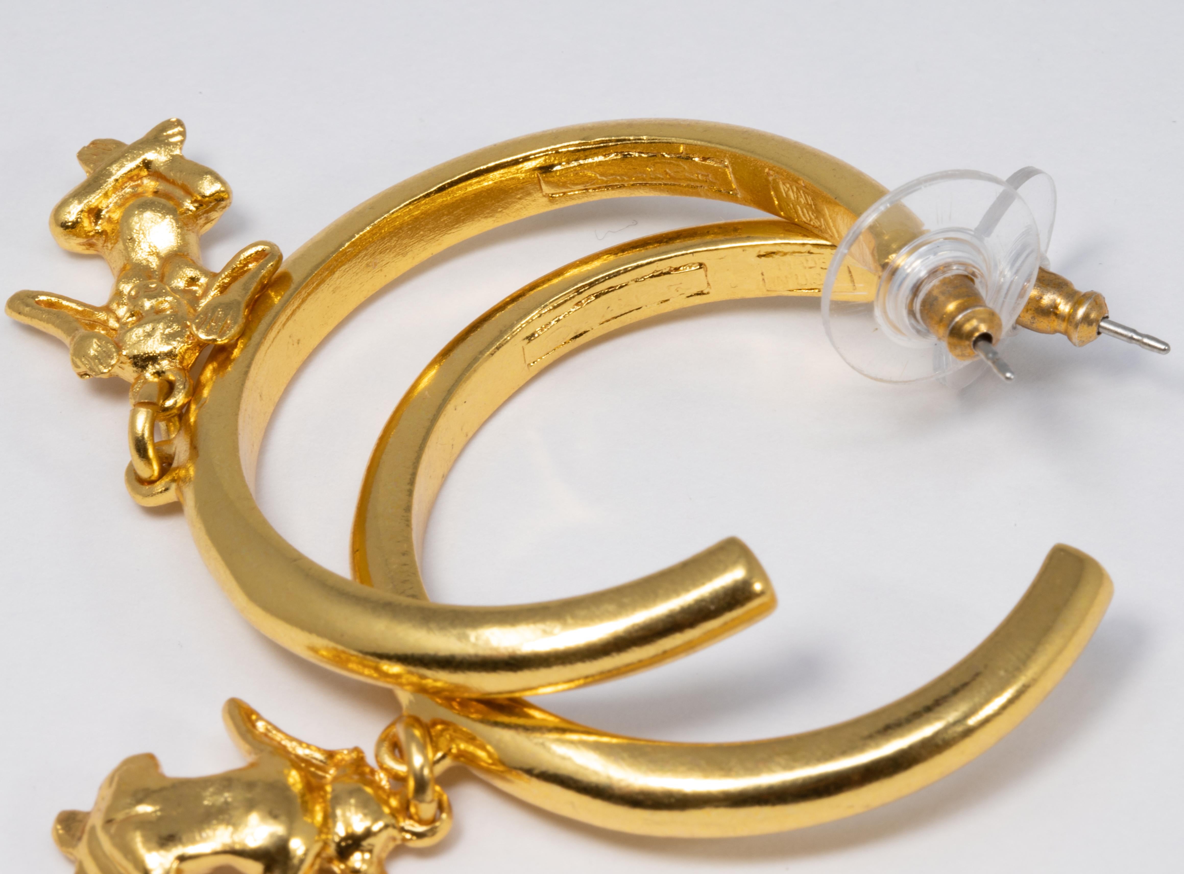 Oscar de la Renta Créoles ouvertes et boucles d'oreilles en forme de singe pendantes en or Unisexe en vente
