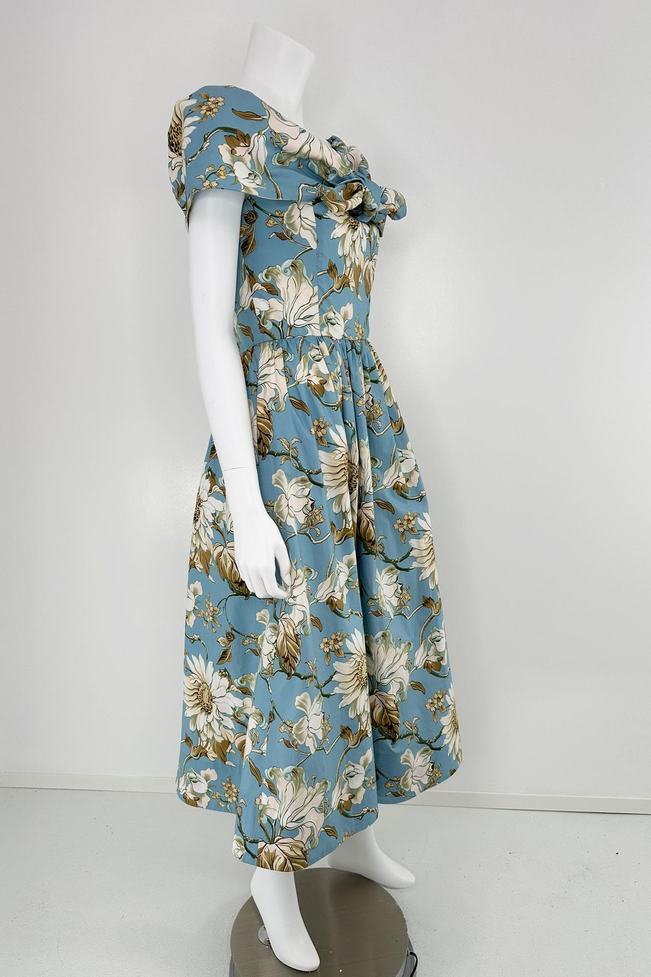 Gris Oscar De La Renta P20 Bleu et blanc Robe à col châle en coton imprimé Magnolia 8 en vente