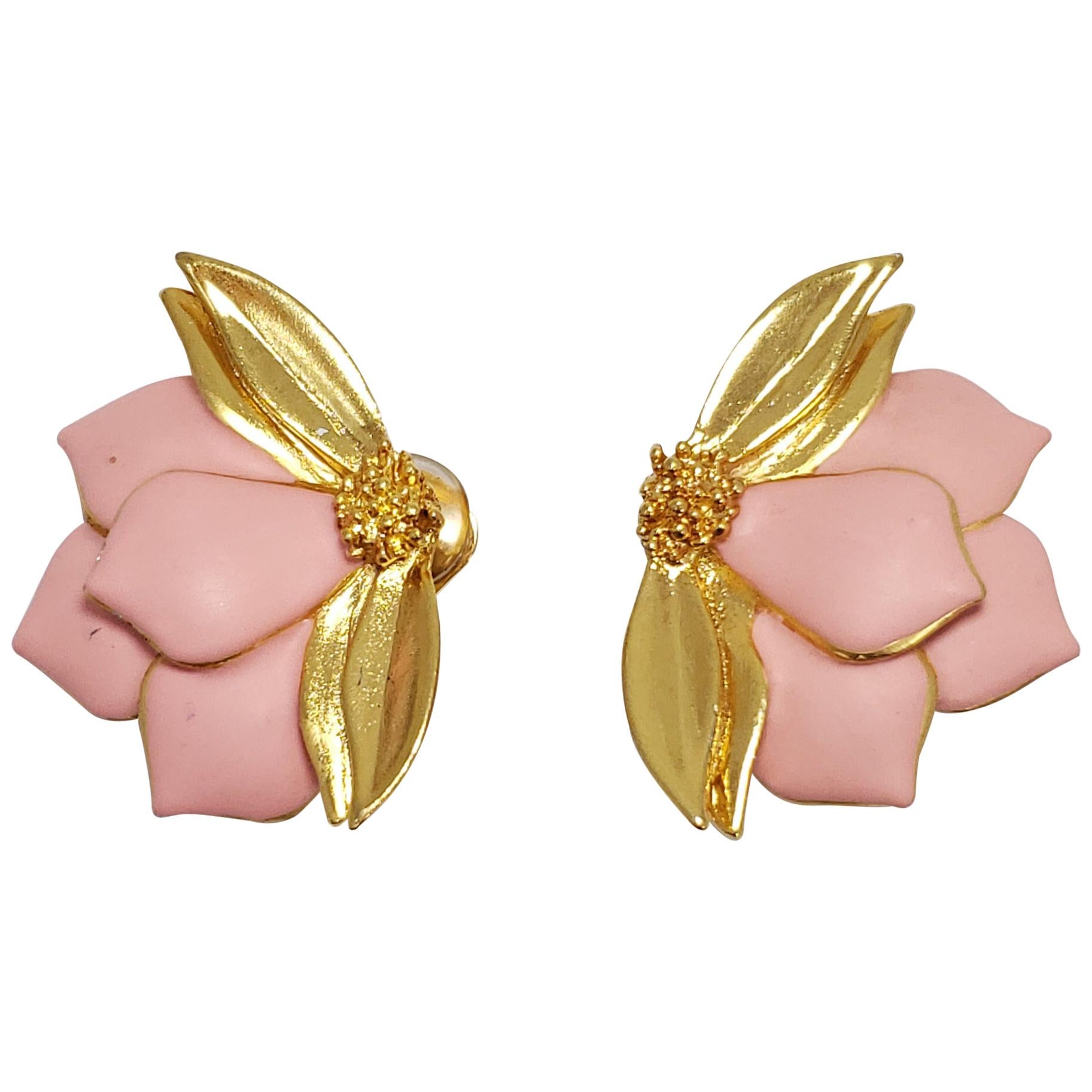 Oscar de la Renta Painted Bold Pink Petal Clip-On Earrings in Gold For Sale