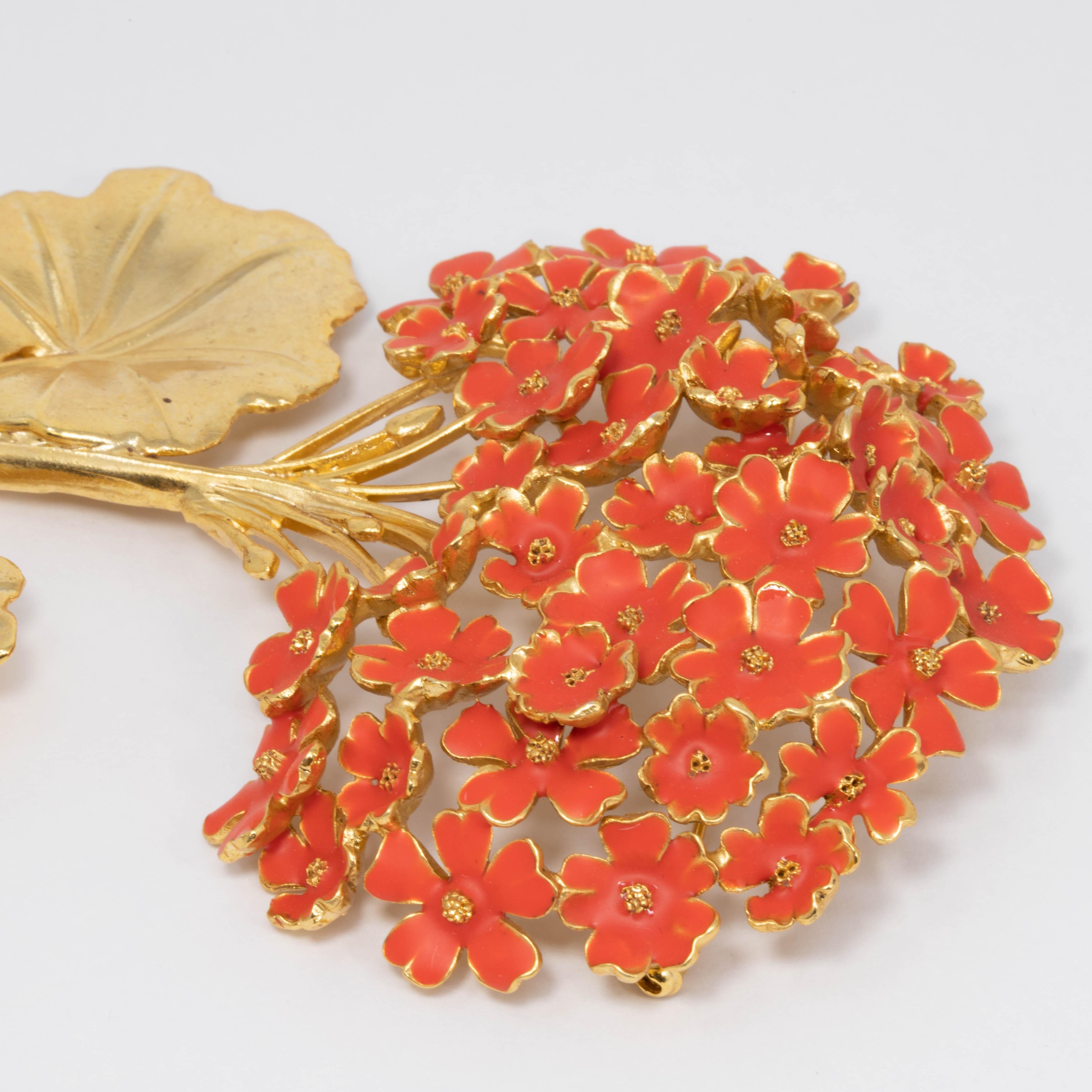 Oscar de la Renta Gold gemalte Cayenne-Orange Geranium Bouquet Pin Brosche (Moderne)