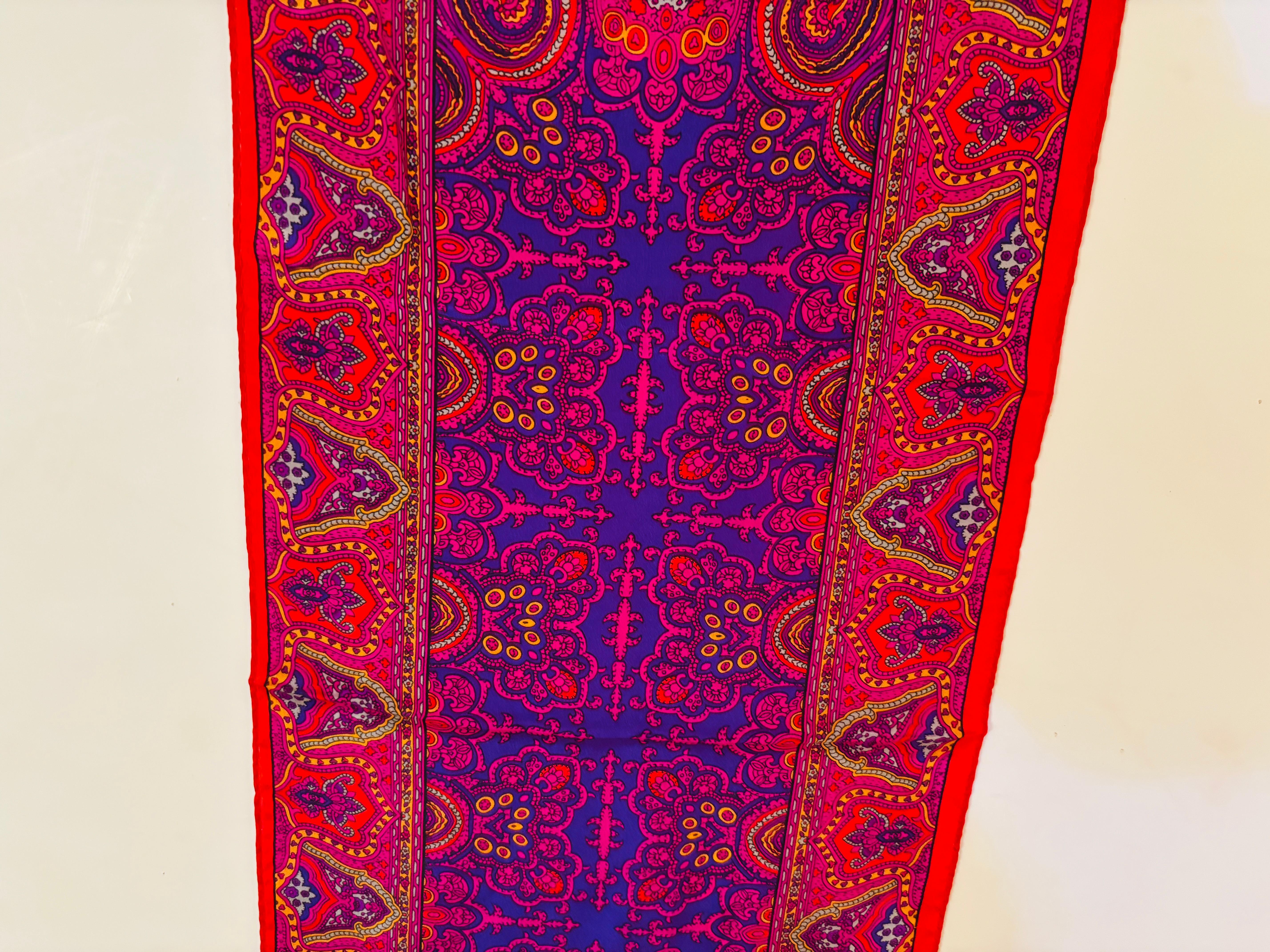 Oscar de La Renta Paisley Silk Oblong Scarf in Reds and Fuchsia For Sale 9