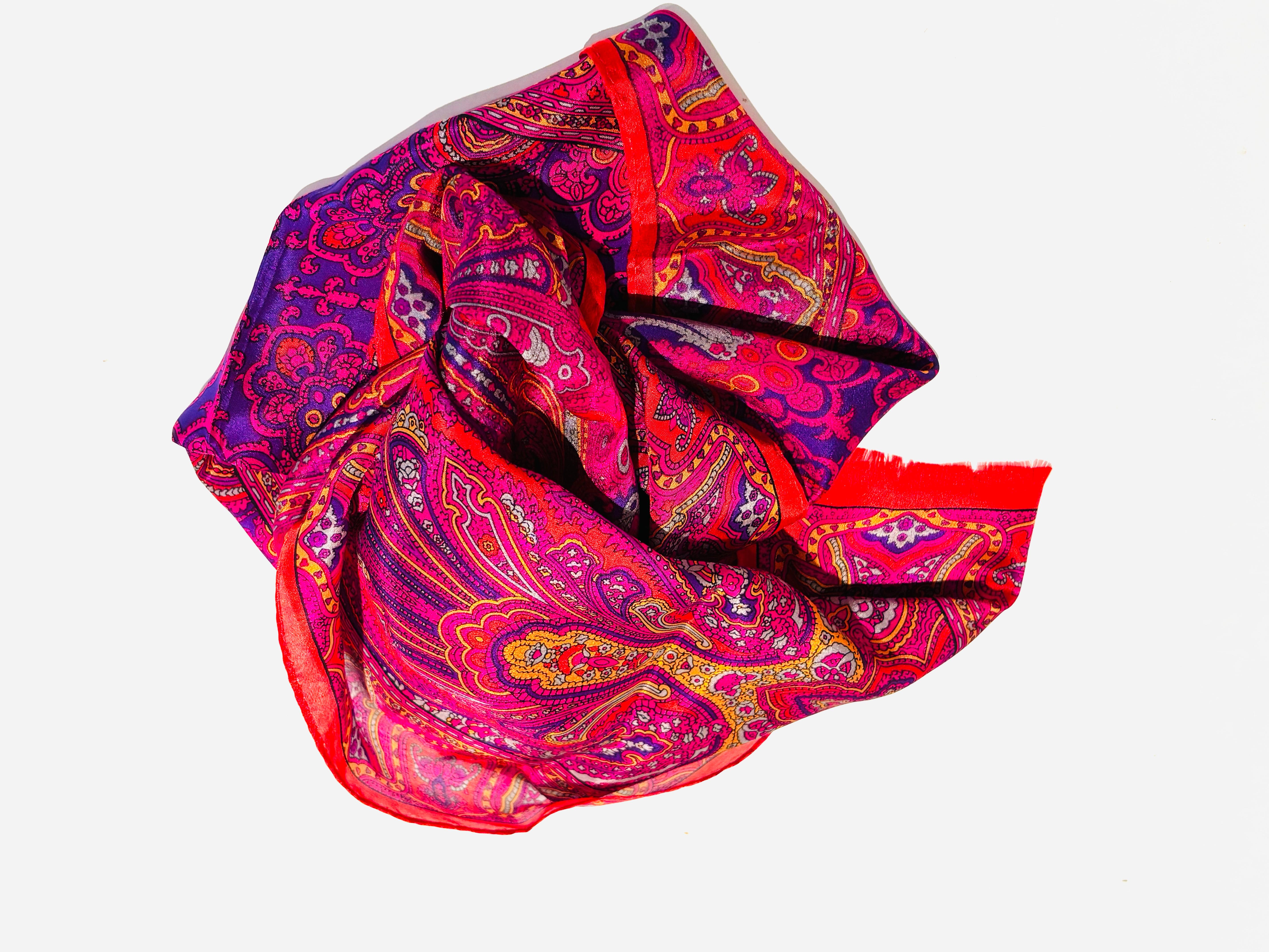 Oscar de La Renta Paisley Silk Oblong Scarf in Reds and Fuchsia For Sale 5