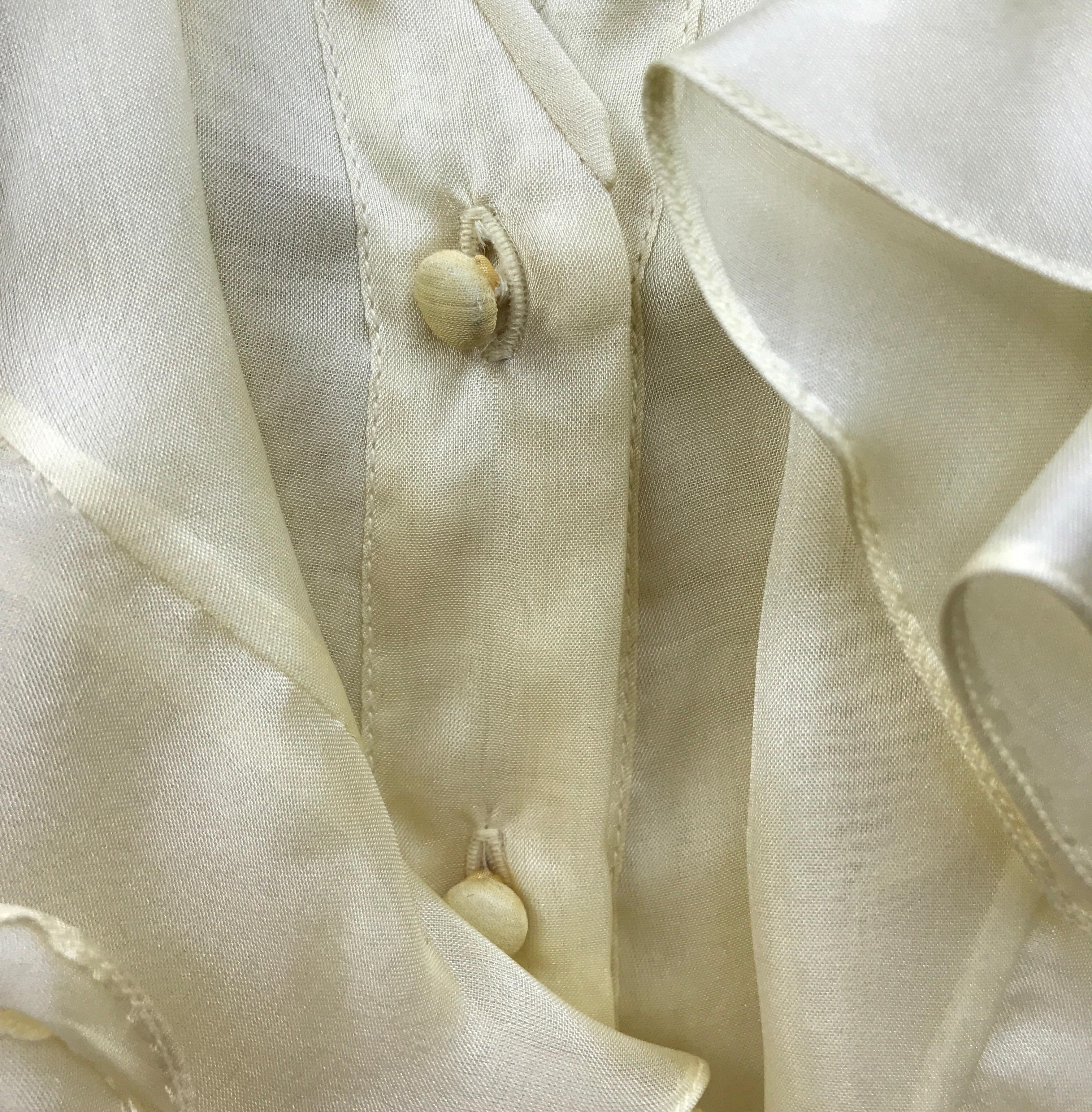 Oscar De La Renta Pale Yellow Silk Sleeveless Top-6 In Excellent Condition For Sale In West Palm Beach, FL
