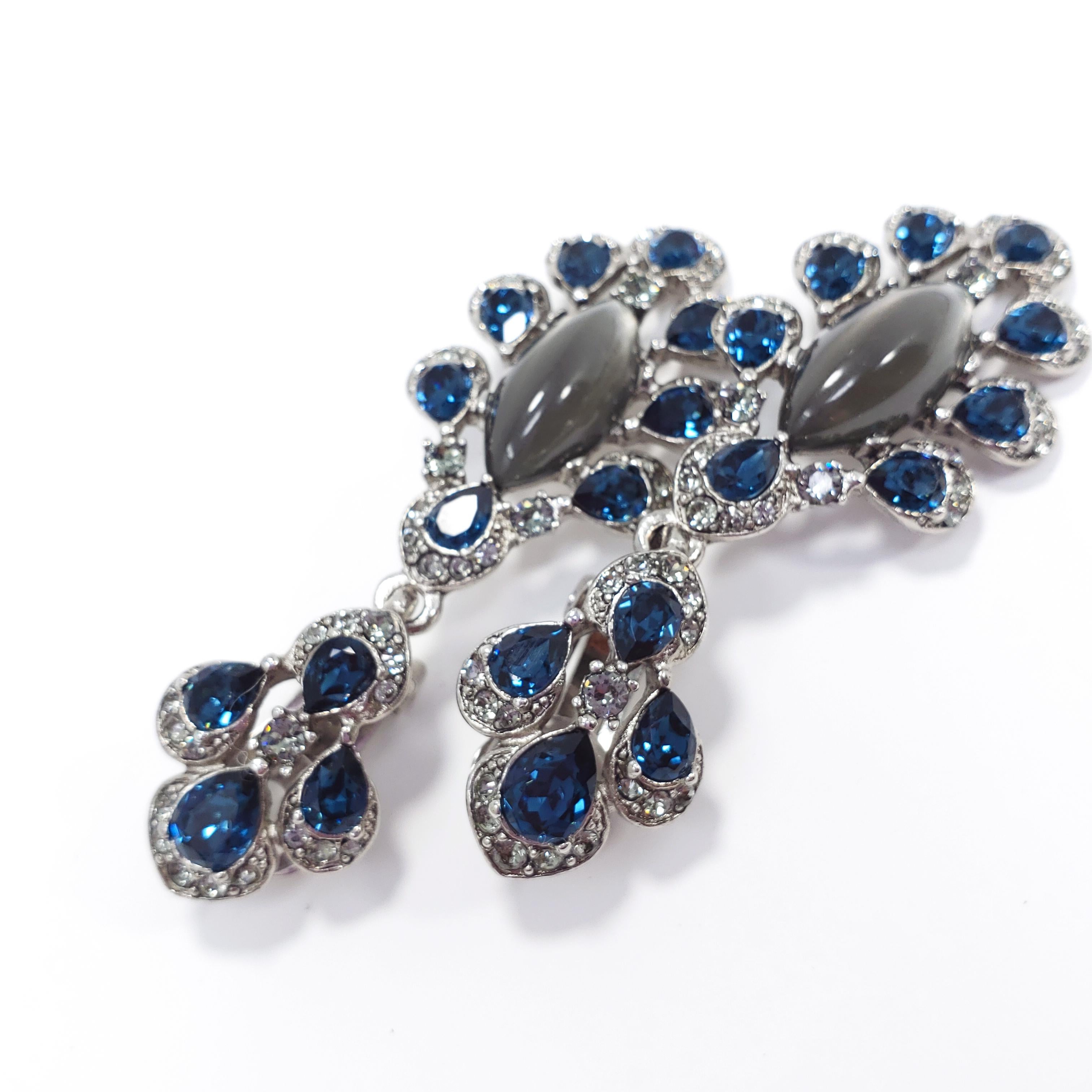 Oscar de la Renta Parlor-Kristall-Tropfen-Ohrringe mit Clip in Blau, Grau und Silber im Zustand „Neu“ im Angebot in Milford, DE