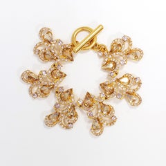 Oscar de la Renta Pear-cut Clear and Topaz Crystal Toggle Clasp Bracelet in Gold