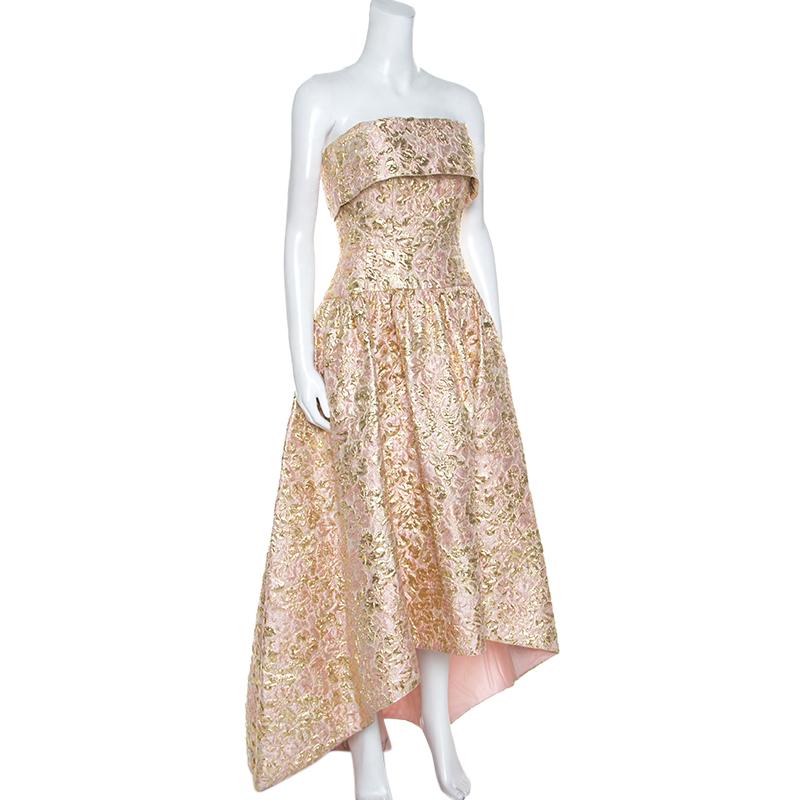 Make a unique style statement wearing this ravishing dress from the house of Oscar de la Renta. Wear this gold and pink number with your favourite accessories for a glamorous yet edgy look. Ladylike and dressy, this dress is crafted from a blend of