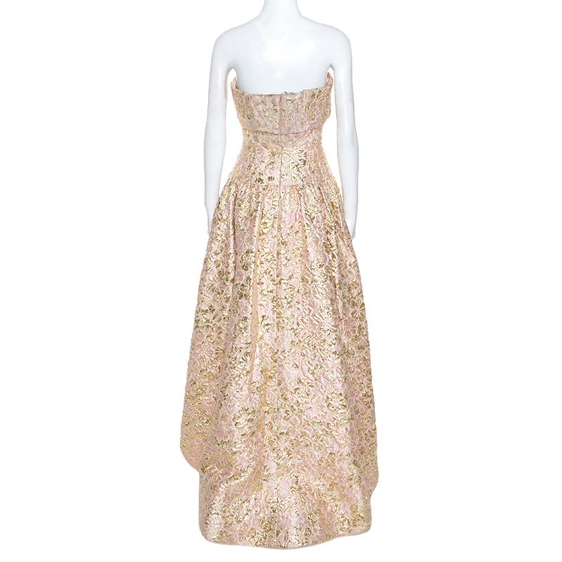 Make a unique style statement wearing this ravishing dress from the house of Oscar de la Renta. Wear this gold and pink number with your favourite accessories for a glamorous yet edgy look. Ladylike and dressy, this dress is crafted from a blend of