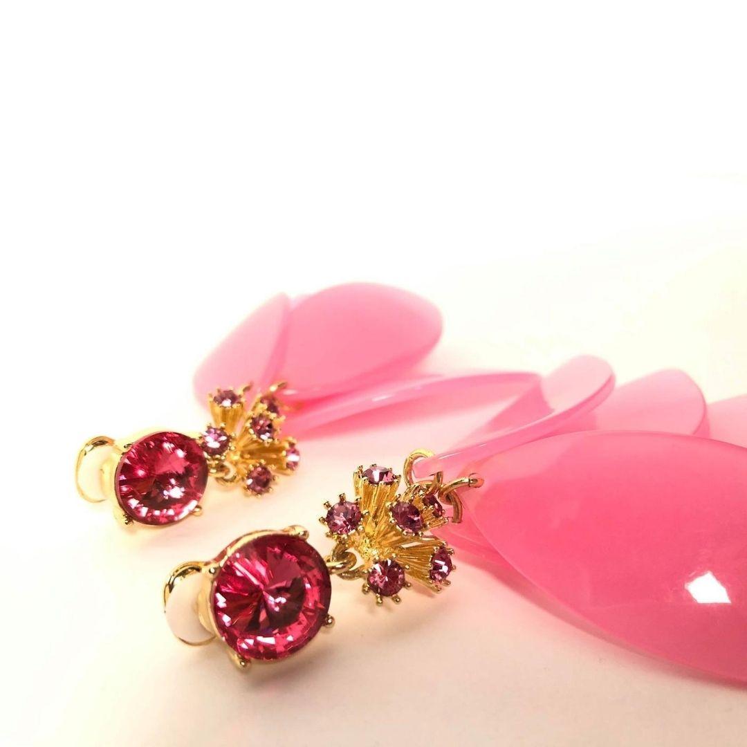Stunning clip on Oscar de la Renta baby pink earrings with dangling acetate leaf shape drops and large glistening pink diamante's set in gold toned metal.