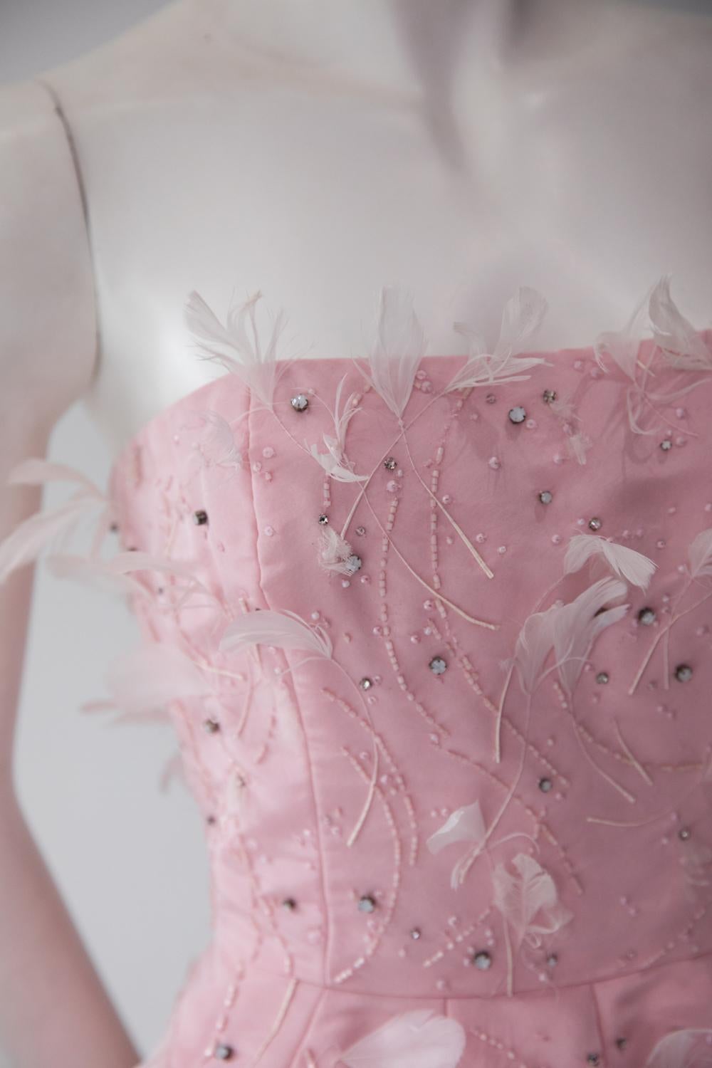 Marron Oscar De La Renta - Robe à plumes roses en vente
