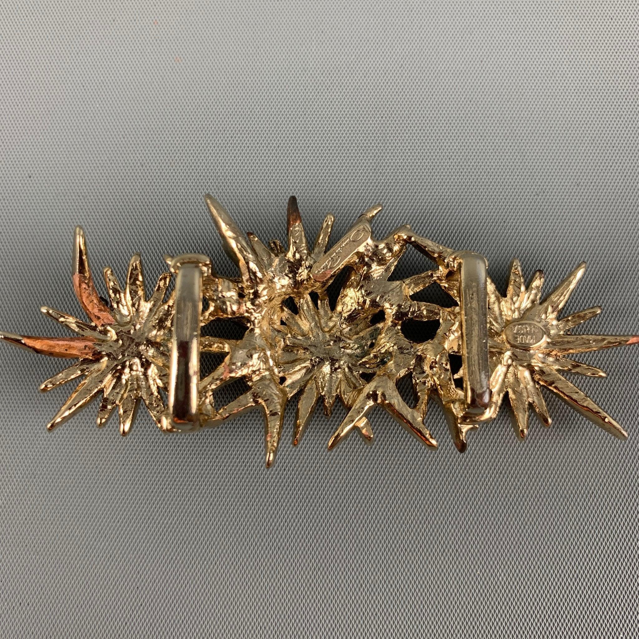 OSCAR DE LA RENTA belt buckle comes in a gold tone metal featuring a floral design, red & pink rhinestones, and a belt loop. Made in USA.
Excellent
Pre-Owned Condition. 

Measurements: 
  9 cm. x 4 cm.
  
  
 
Reference: 123690
Category: Belt
More