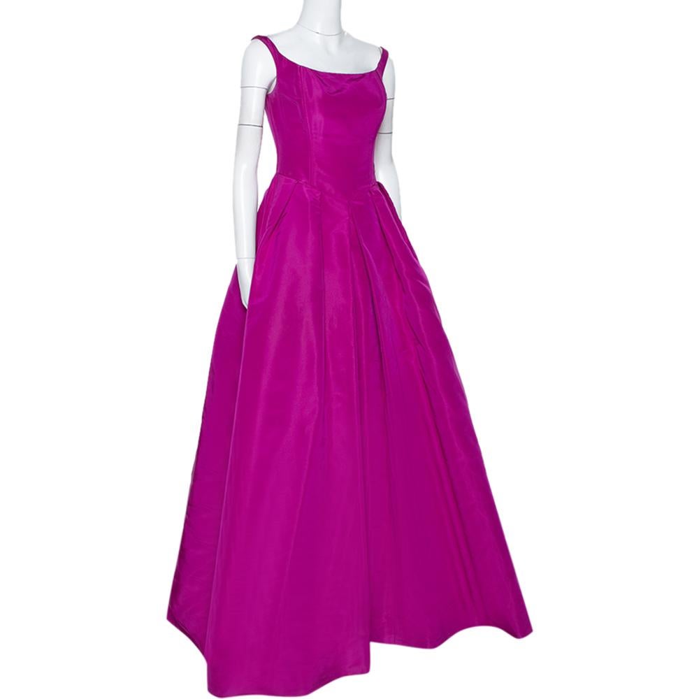 Klar geschnittene Silhouetten mit einem verträumten Touch sind ein Markenzeichen von Oscar de la Renta:: und dieses Kleid bringt die präzisen Linien und die Passform so schön zur Geltung. Es ist ein wunderschönes Design:: das durch das Nähen von