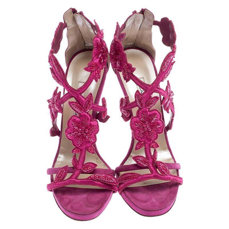 Oscar de la Renta brings forth a classic pair of sandals that exudes a look of sophisticated grace when paired with any ensemble. These suede sandals are crafted into a chic T-strap silhouette that makes them perfect accessories for any occasion.