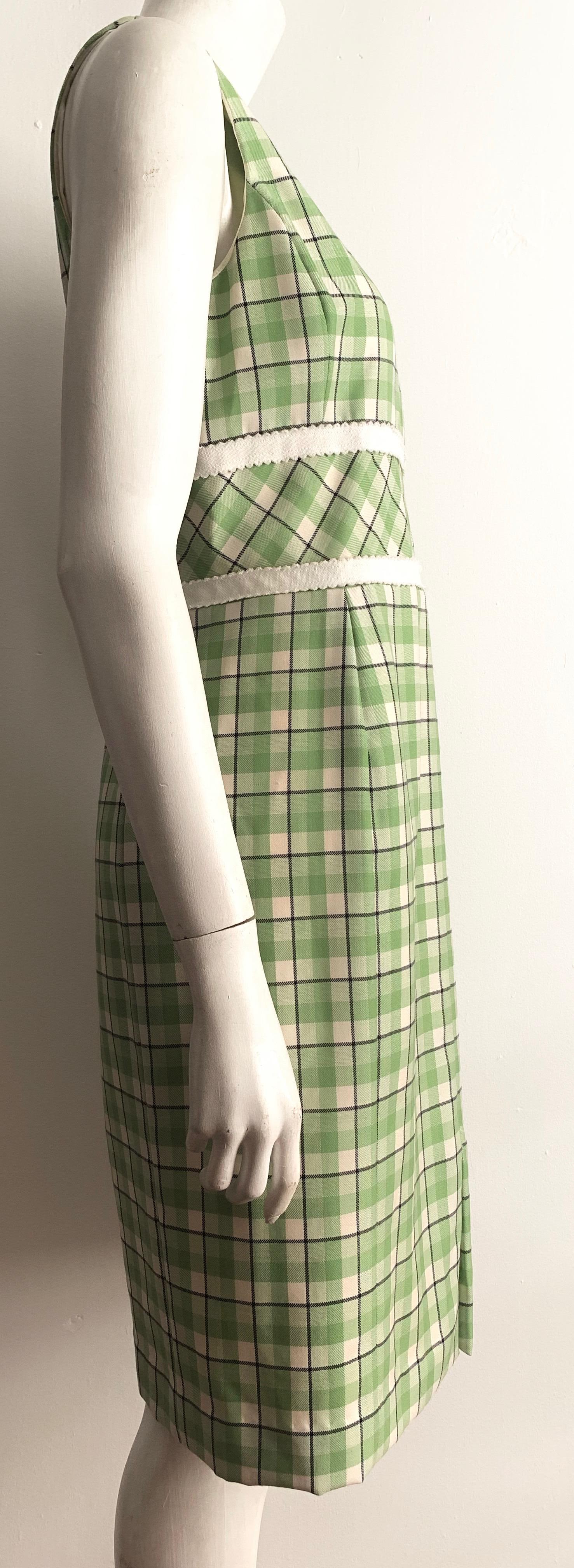 Oscar de la Renta Plaid Sleeveless Dress Size 6. For Sale 11