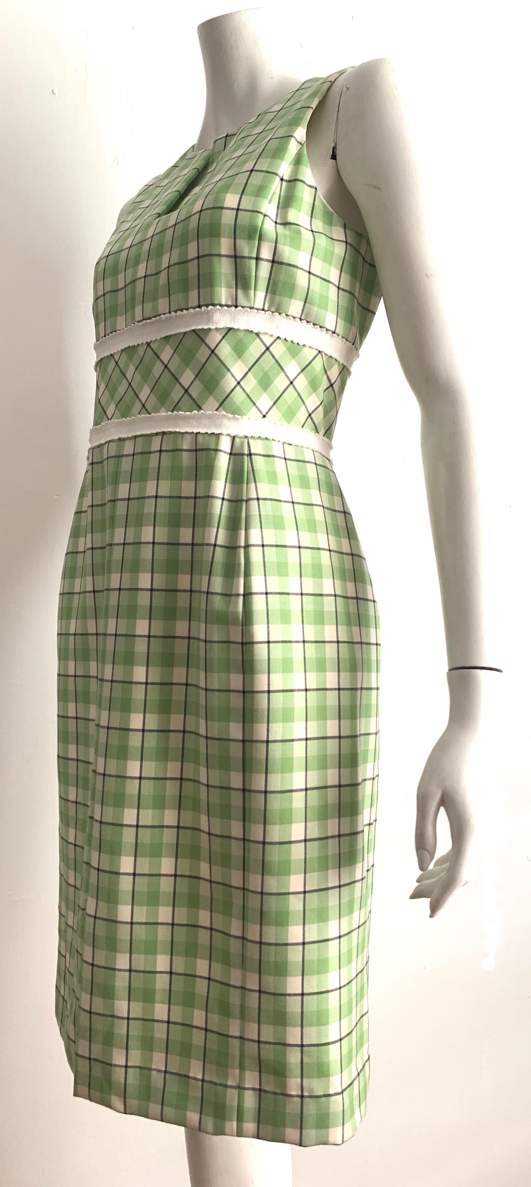 Oscar de la Renta Plaid Sleeveless Dress Size 6. For Sale 13