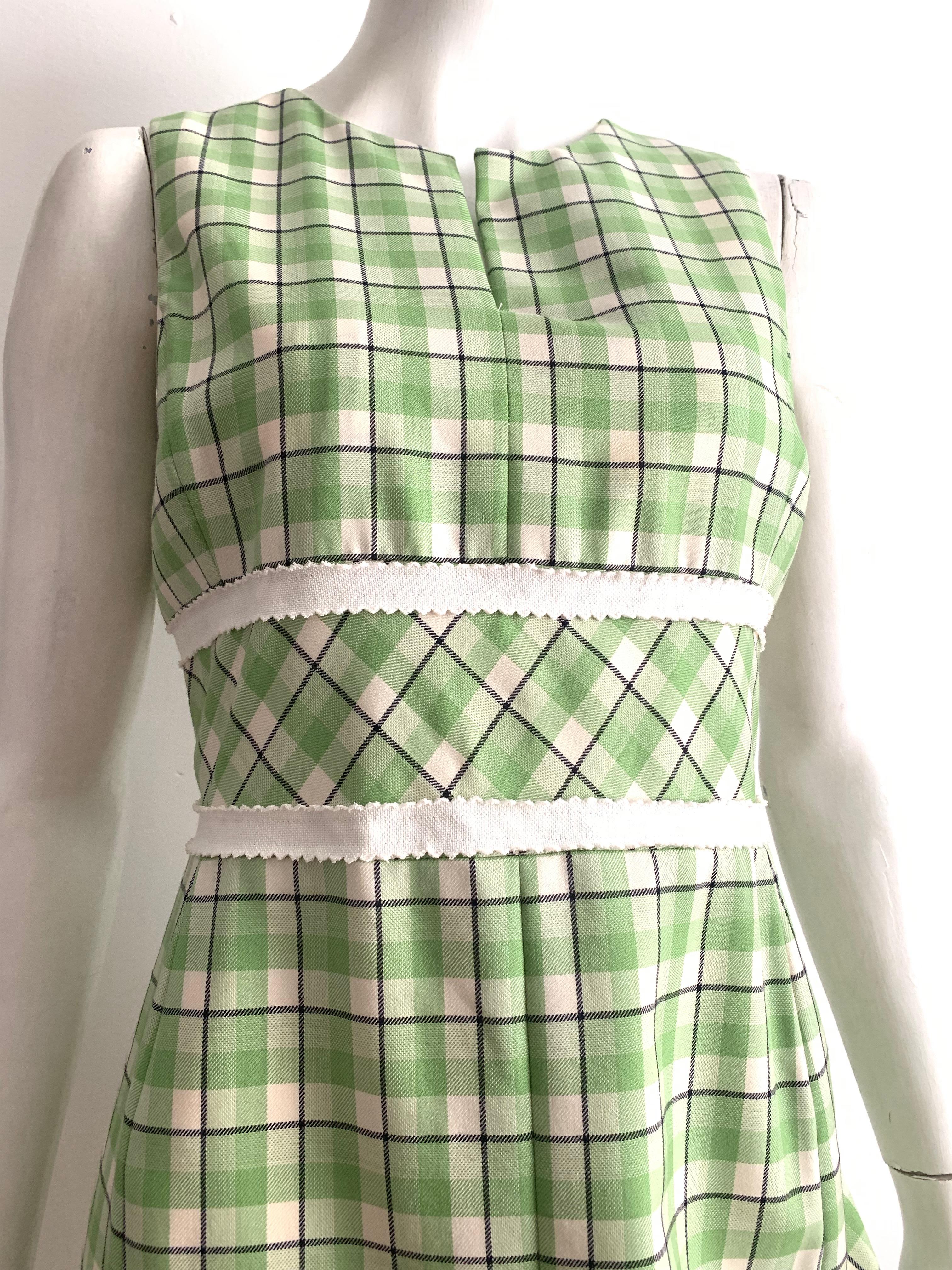 Oscar de la Renta Plaid Sleeveless Dress Size 6. In Excellent Condition For Sale In Atlanta, GA