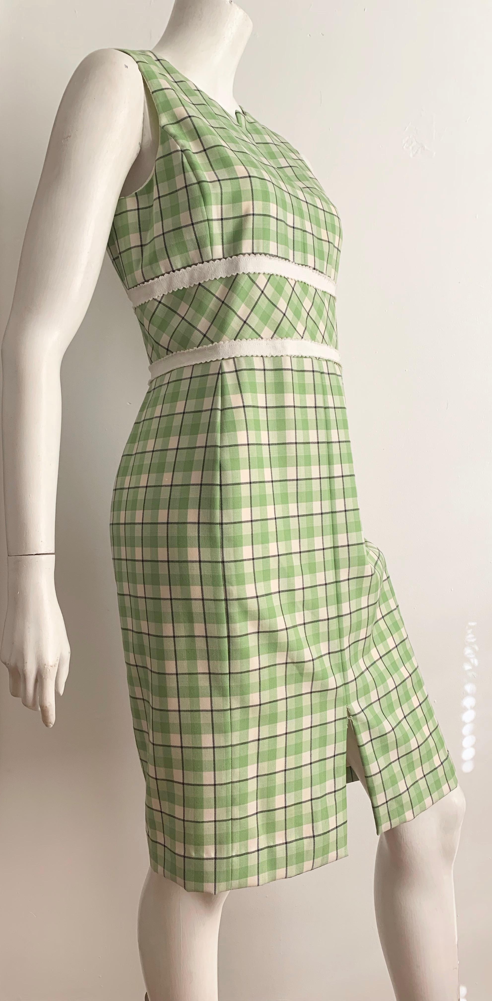Oscar de la Renta Plaid Sleeveless Dress Size 6. For Sale 1