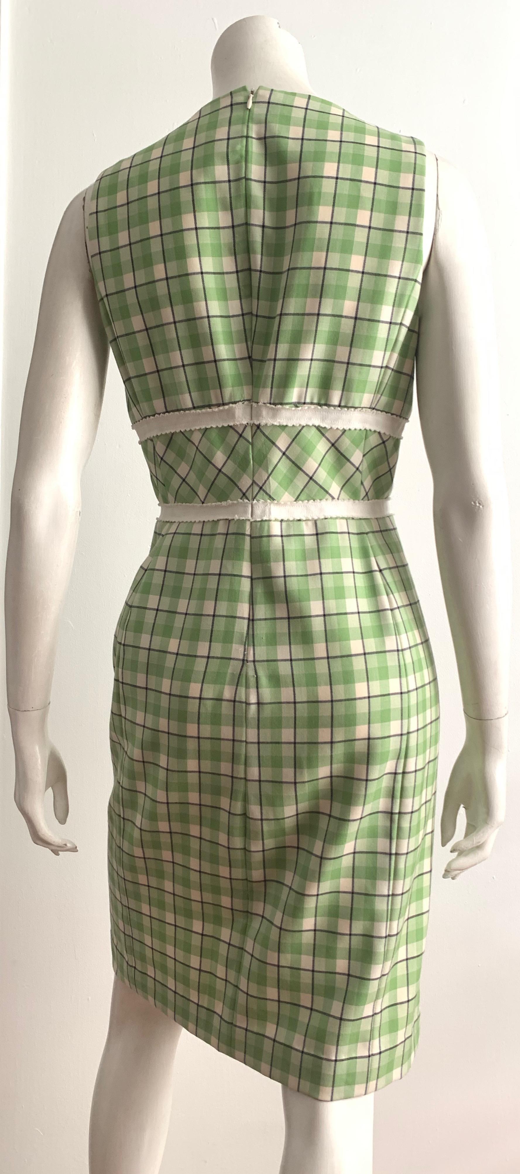 Oscar de la Renta Plaid Sleeveless Dress Size 6. For Sale 4