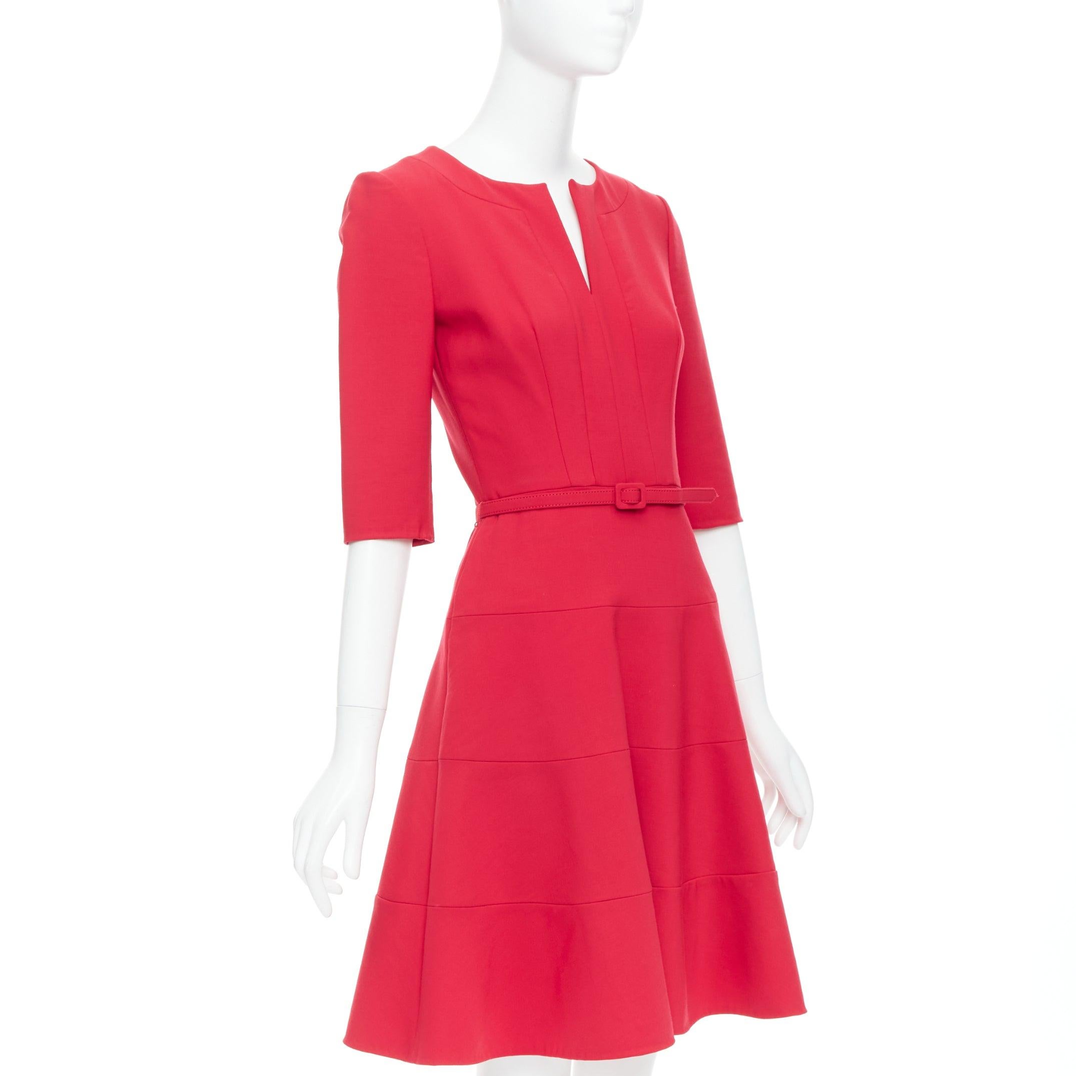 Red OSCAR DE LA RENTA R17 virgin wool blend slit neck pleated belted dress US0 XS For Sale
