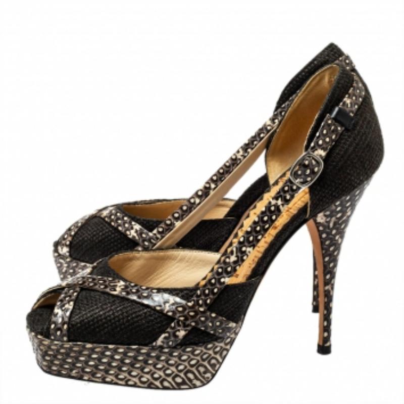 Oscar de la Renta Raffia And Python Leather Peep Toe Platform Pumps Size 37 In Good Condition For Sale In Dubai, Al Qouz 2