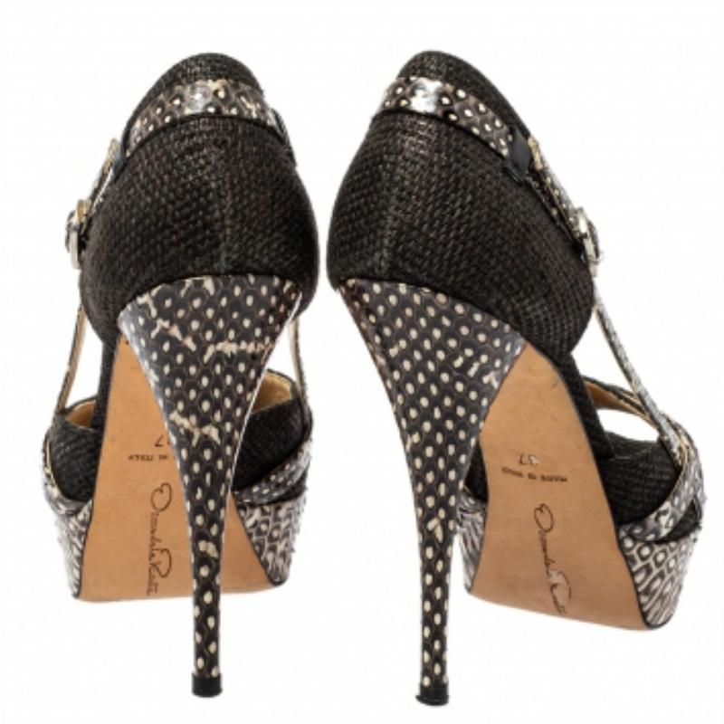 Women's Oscar de la Renta Raffia And Python Leather Peep Toe Platform Pumps Size 37 For Sale