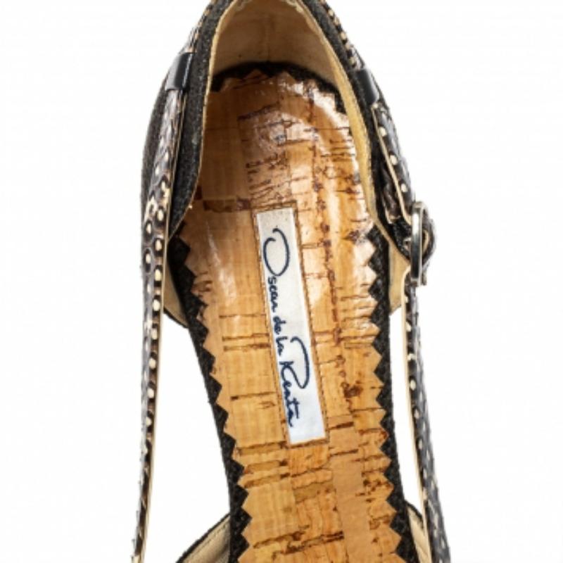 Oscar de la Renta Raffia And Python Leather Peep Toe Platform Pumps Size 37 For Sale 2
