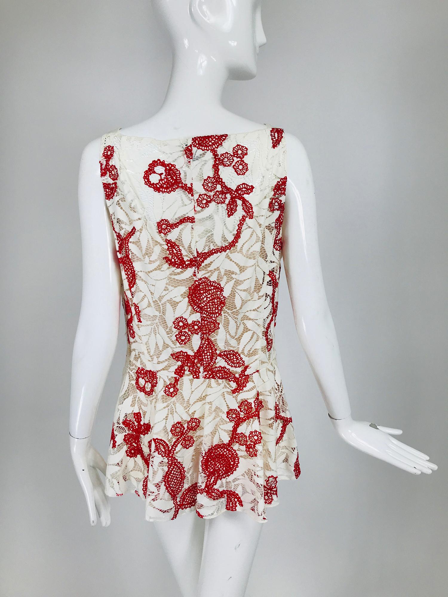 Oscar de la Renta Red and White Lace Tunic Top 12 In Good Condition For Sale In West Palm Beach, FL