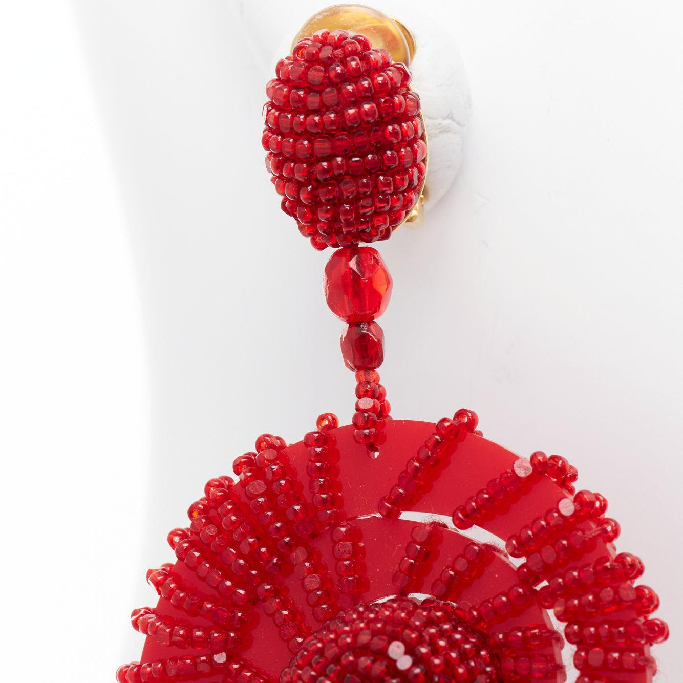OSCAR DE LA RENTA red beaded acrylic spiral shell dangling clip on earrings pair For Sale 1