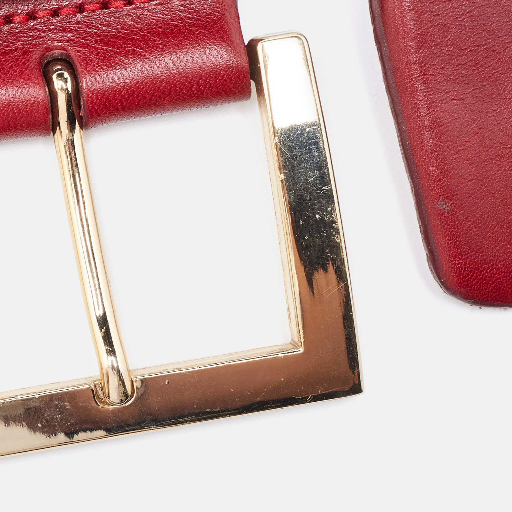 Oscar de la Renta Red Leather Waist Belt Medium In Fair Condition For Sale In Dubai, Al Qouz 2