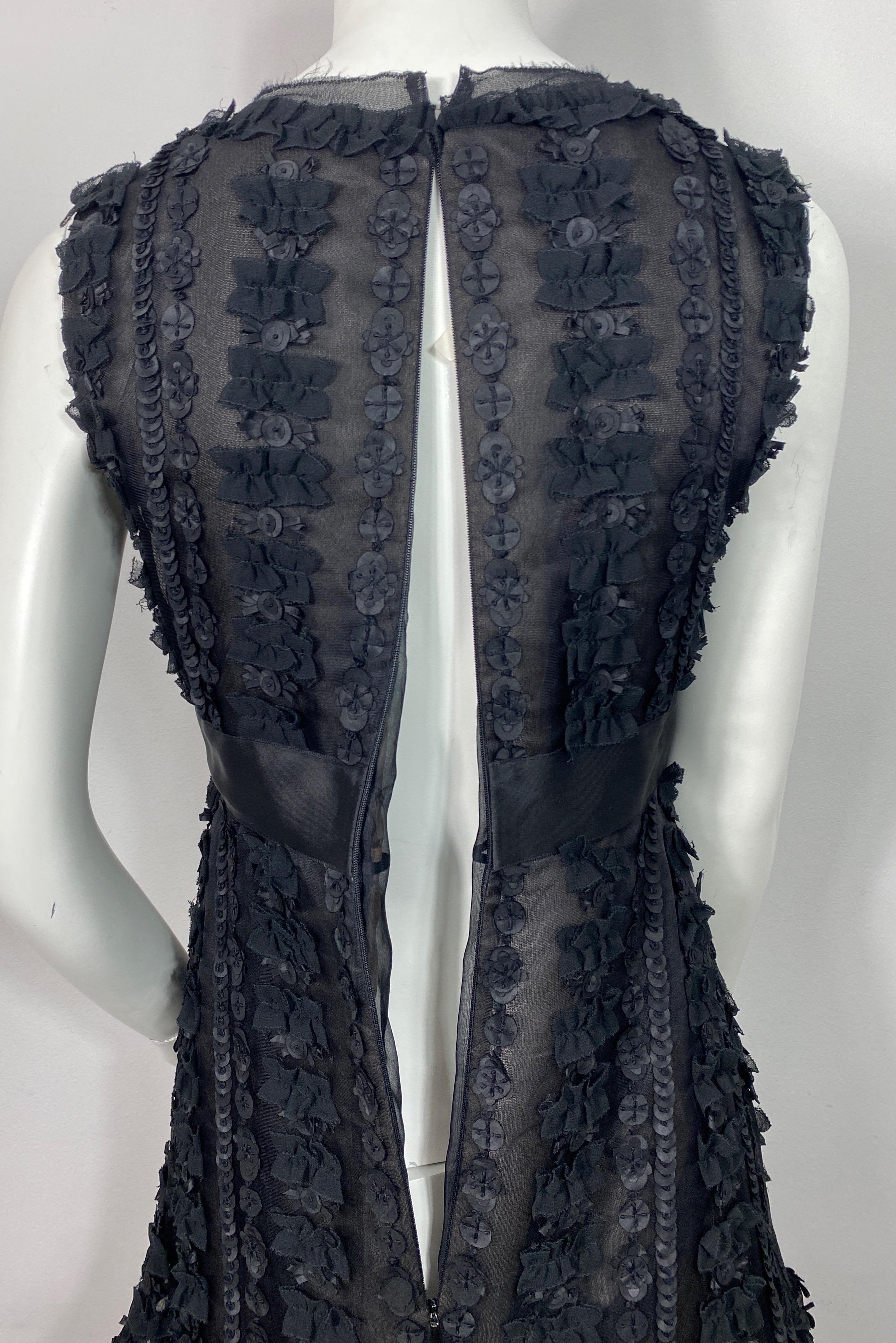 Oscar de La Renta Resort 2008 Black silk appliqué sleeveless dress - Size 6 For Sale 10