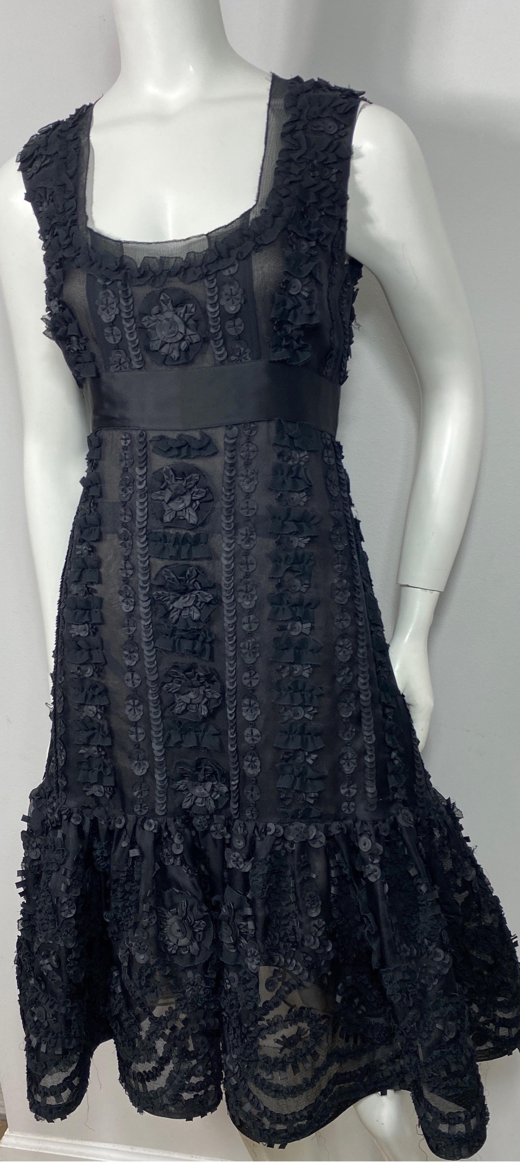 Oscar de La Renta Resort 2008 Black silk appliqué sleeveless dress - Size 6 In Excellent Condition For Sale In West Palm Beach, FL