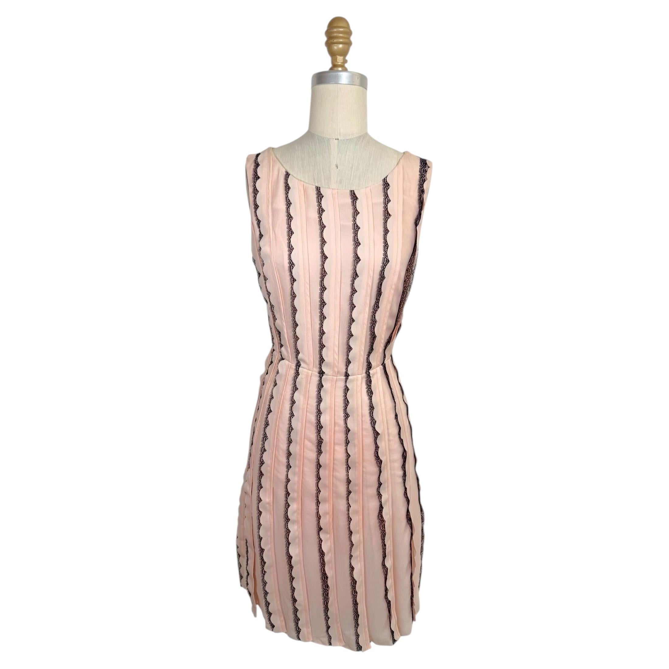 Robe de cocktail sans manches en dentelle noire et rose poudré Oscar de la Renta, collection Resort 2014 en vente
