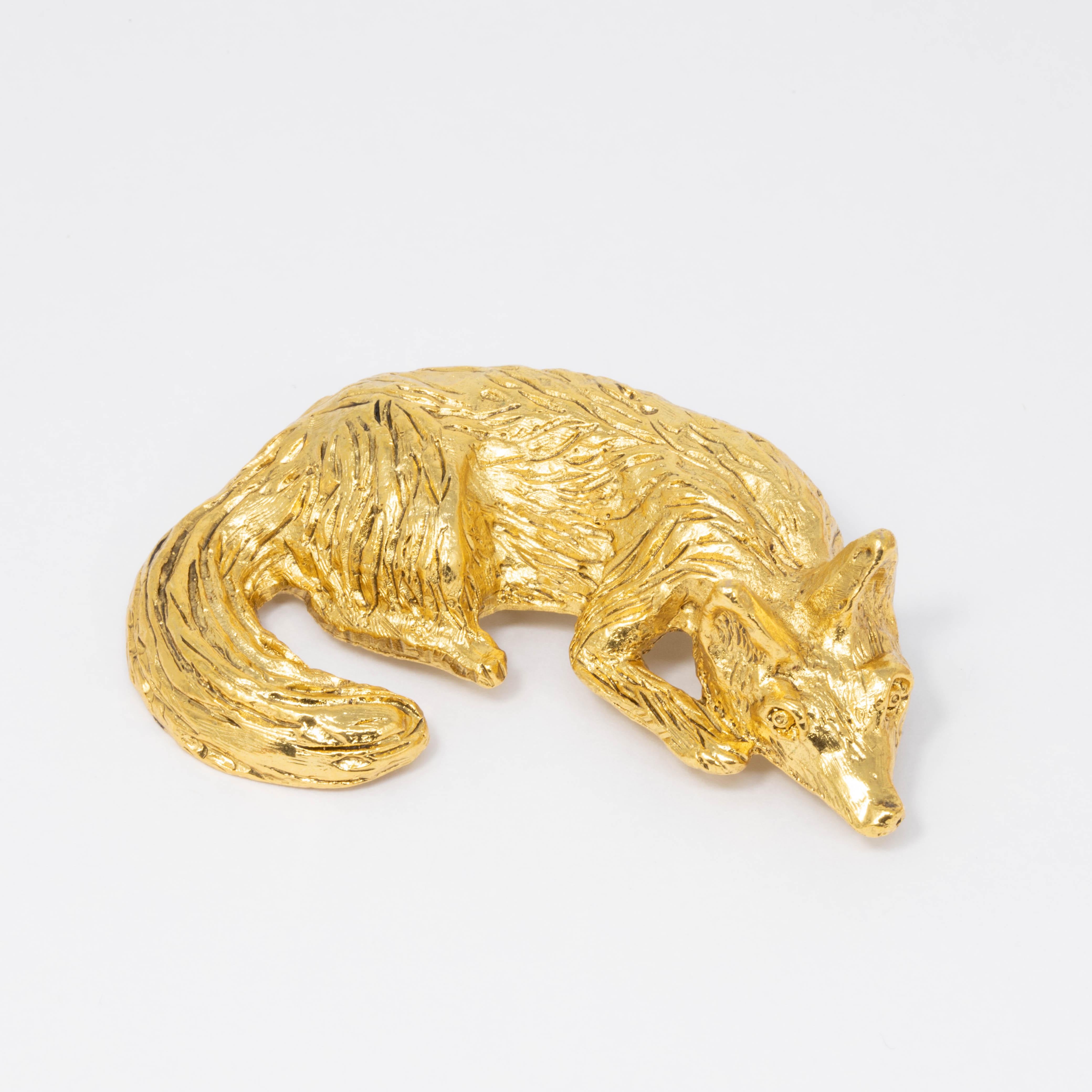 Kenneth Jay Lane pin brooch featuring a textured golden fox.

Gold plated.

Tags, Marks, Hallmarks: Kenneth Jay Lane, Made in USA