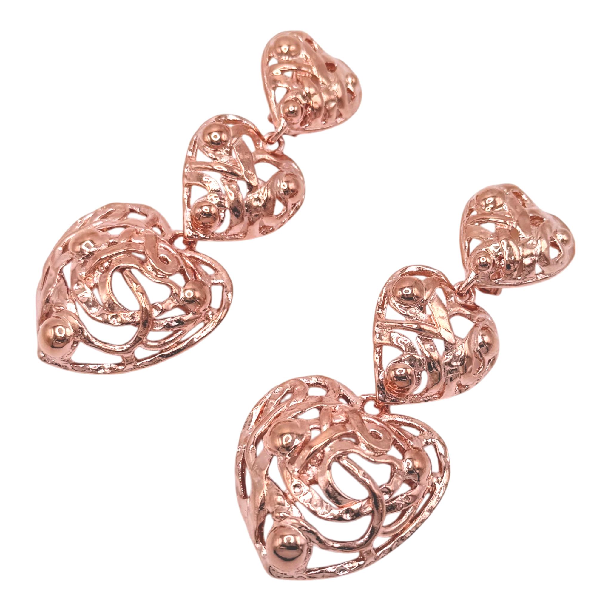 Contemporaneo Oscar De La Renta, orecchini tripli a clip con cuori in oro rosa, firmati dal designer in vendita