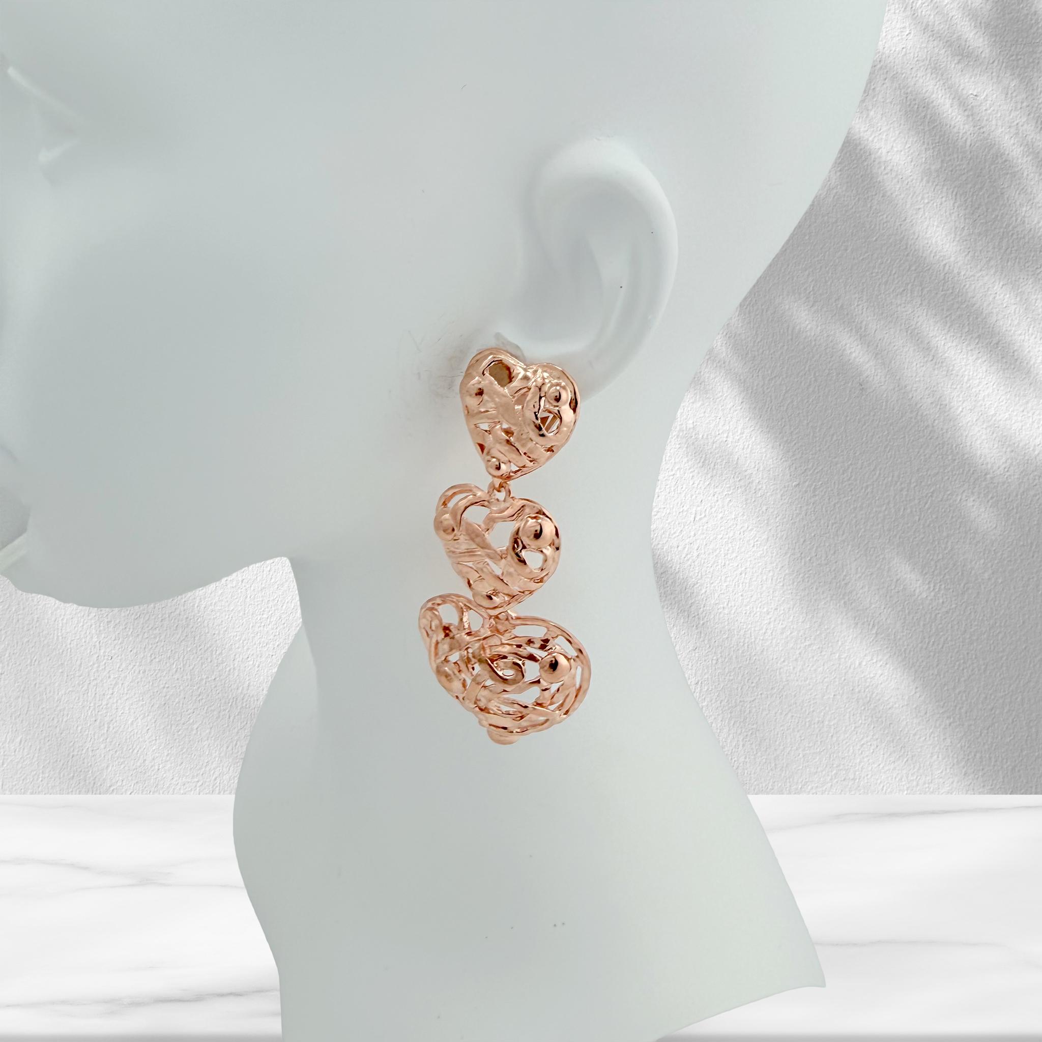 Oscar De La Renta, orecchini tripli a clip con cuori in oro rosa, firmati dal designer in vendita 1