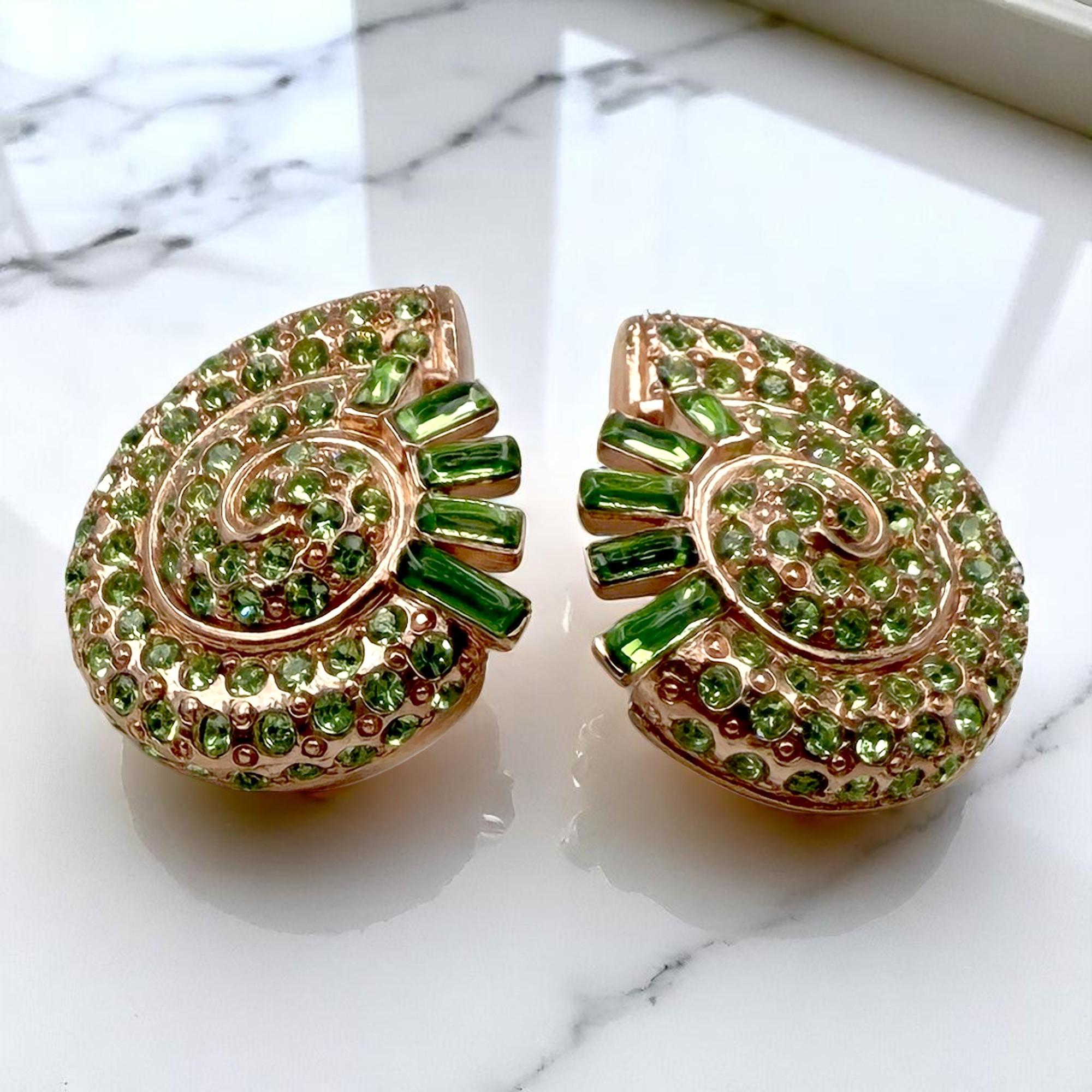 Oscar de la Renta Rose Gold Nautilus Clip-On Earrings with Peridot Crystals For Sale 5