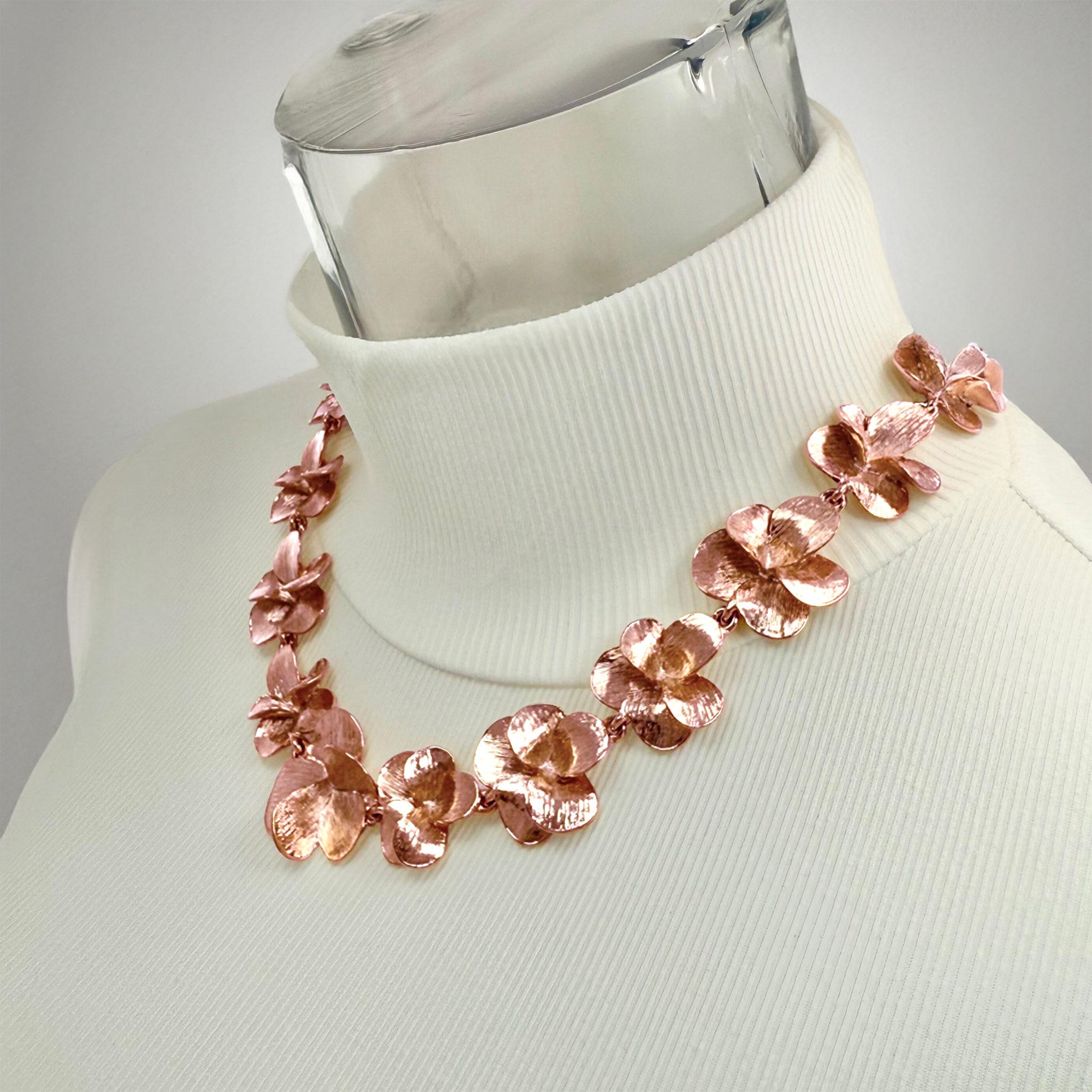 Oscar De La Renta Rose Gold Pansy Necklace Impressionistic Floral Design In New Condition For Sale In Santa Monica, CA