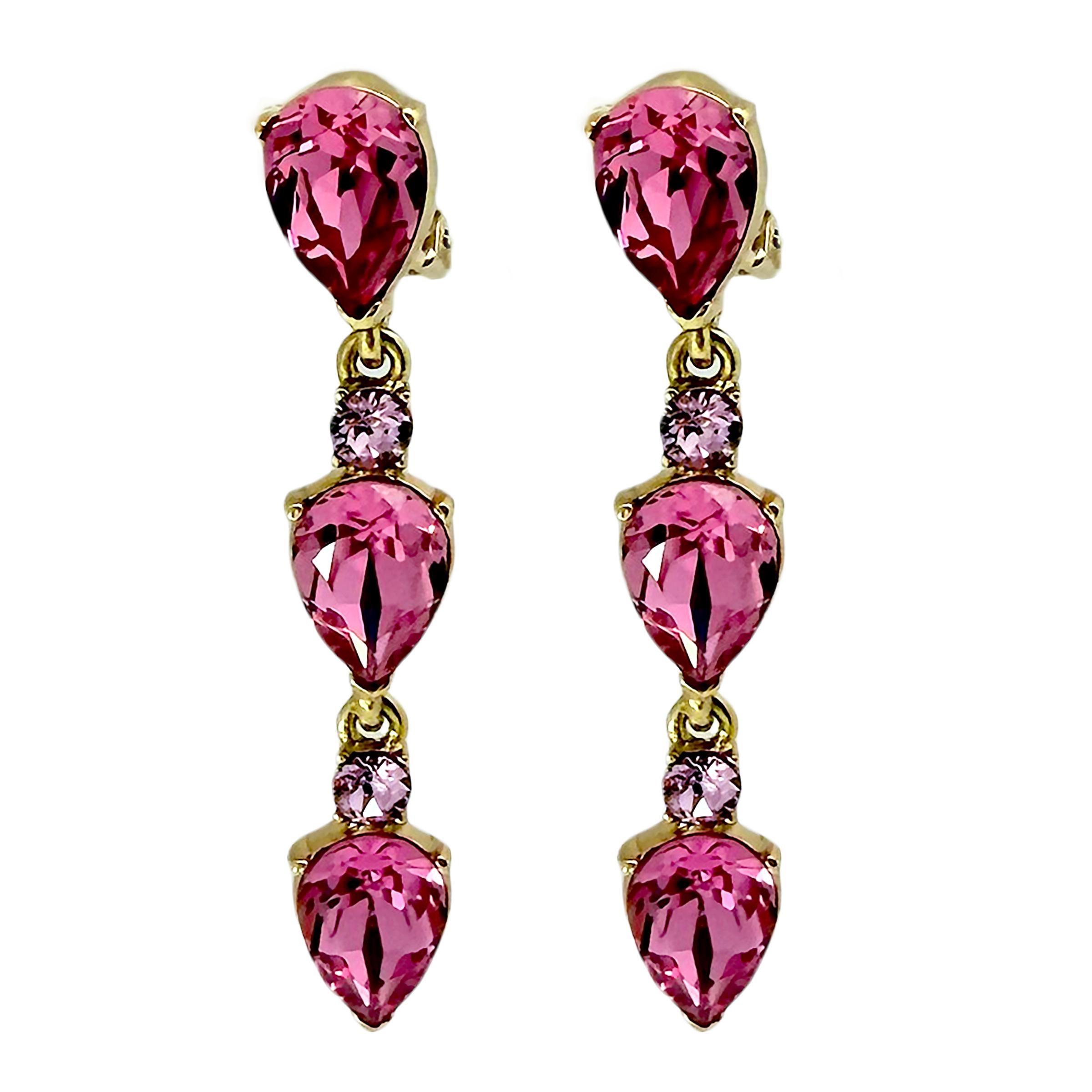 Oscar De La Renta Pendiente de clip con gota de cristal Swarovski rosa pera chapado en oro Contemporáneo en venta