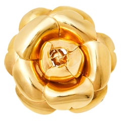 Broche Oscar de la Renta Rosette Gardenia en métal doré
