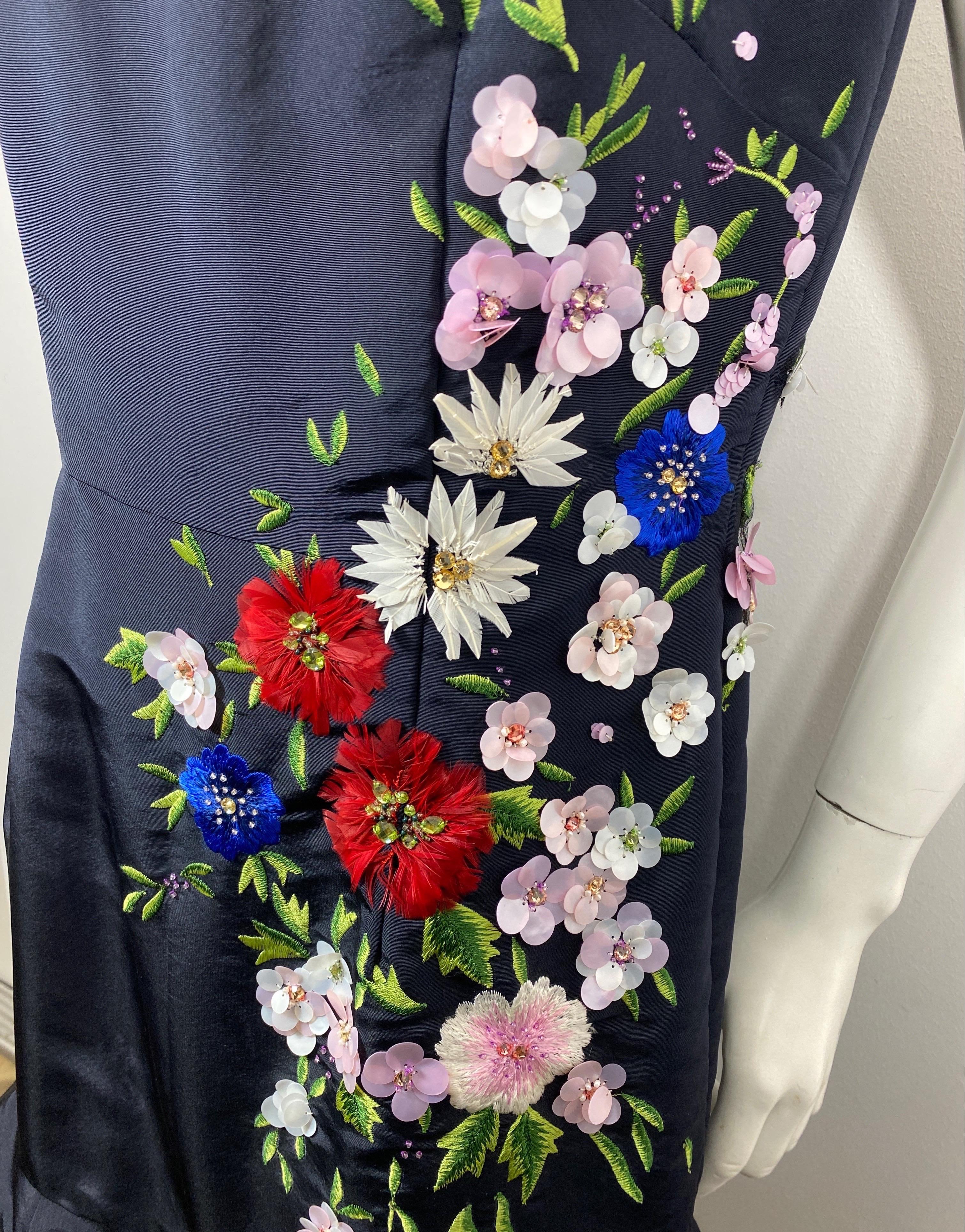 Oscar de la Renta Runway 2015 Spring Navy Silk Floral Applique Dress-Size 10 In Excellent Condition In West Palm Beach, FL